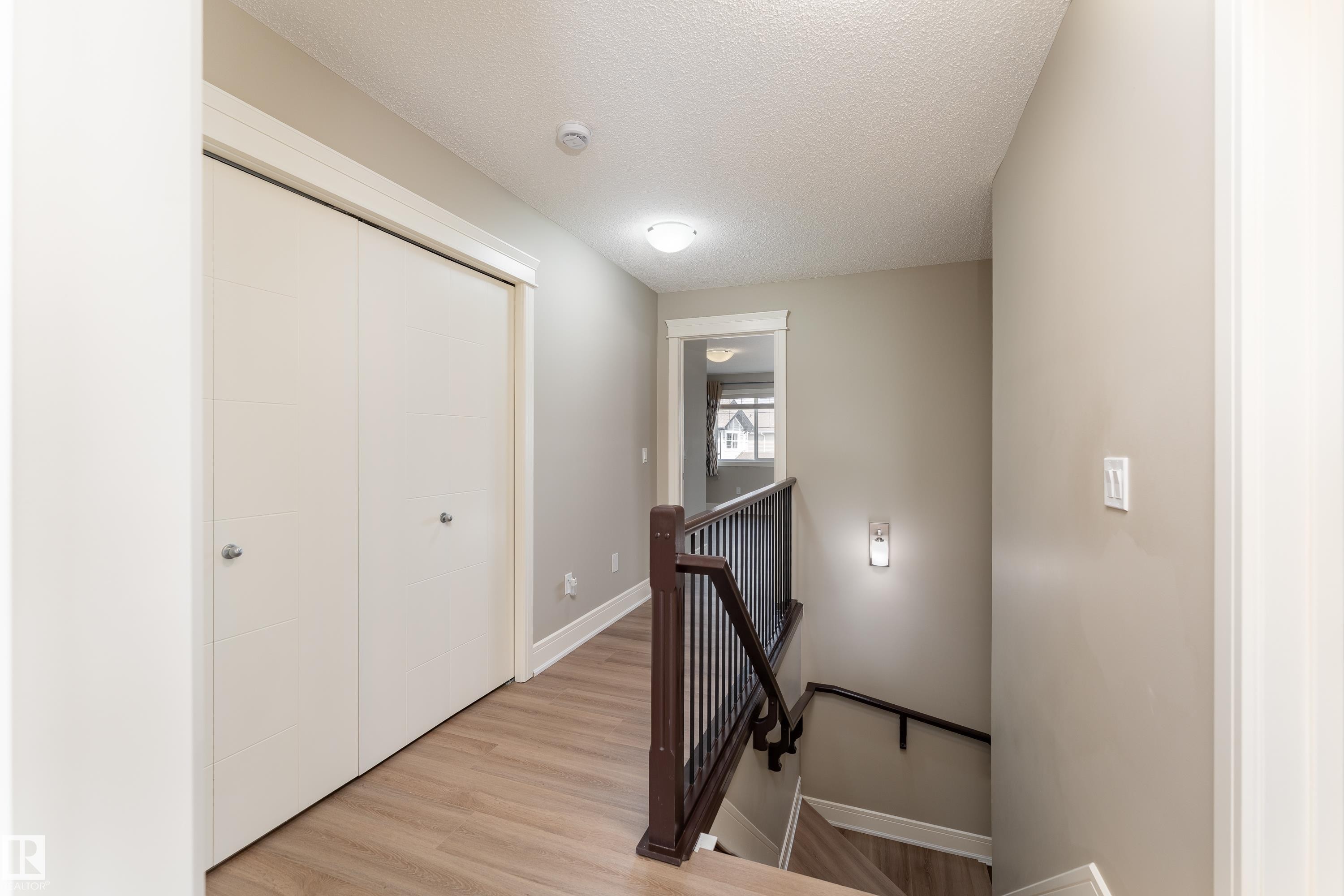 3301 Abbott Crescent Sw, Edmonton, AB - Indoor Photo Showing Other Room