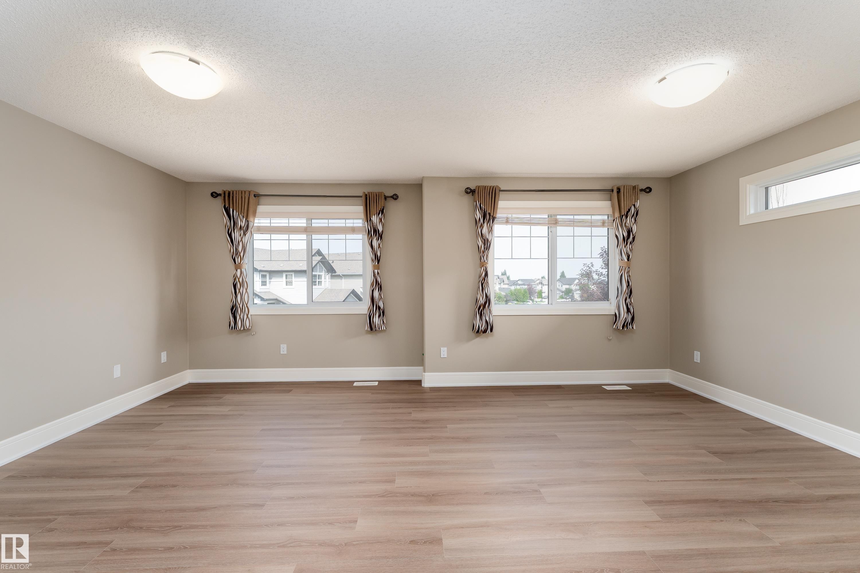 3301 Abbott Crescent Sw, Edmonton, AB - Indoor Photo Showing Other Room