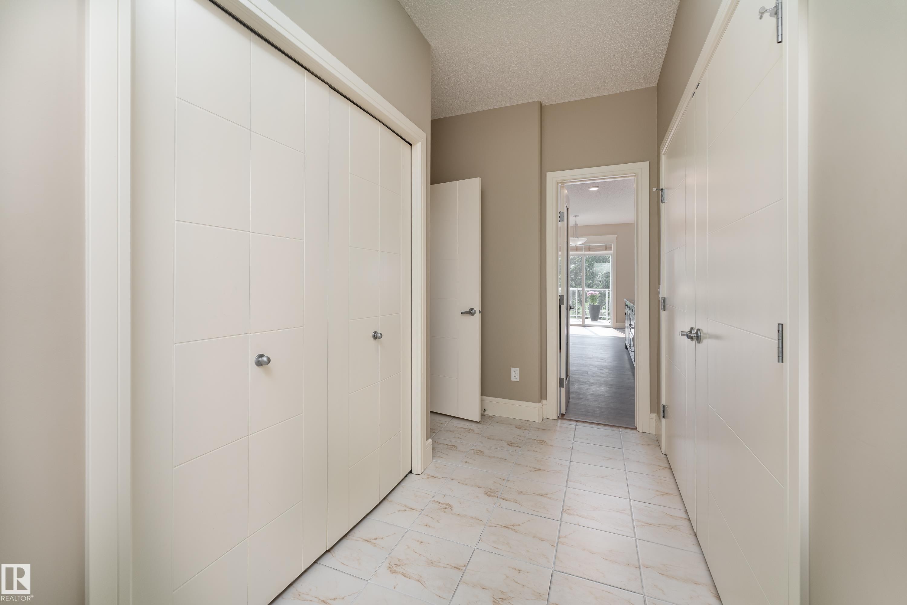 3301 Abbott Crescent Sw, Edmonton, AB - Indoor Photo Showing Other Room