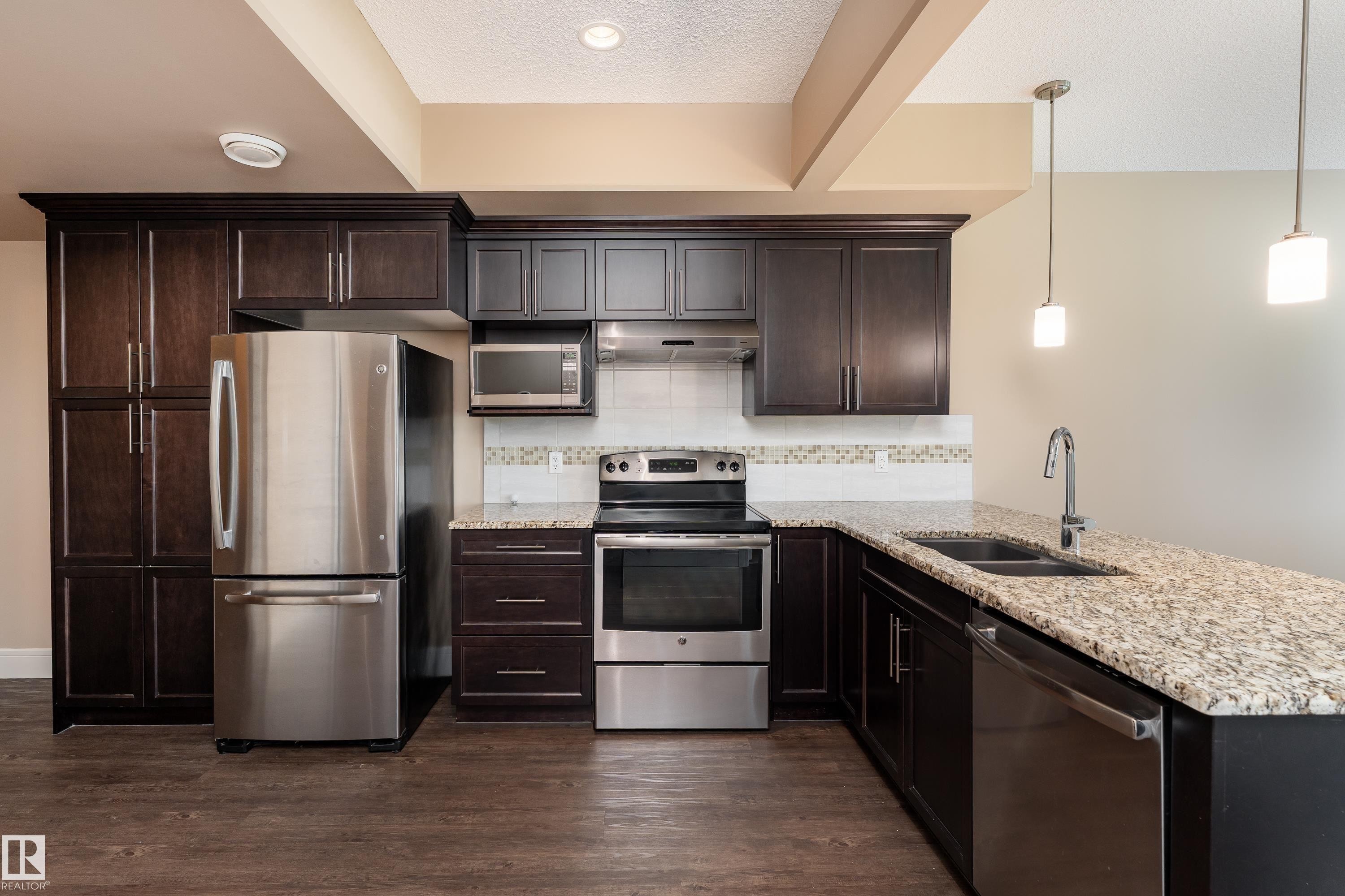 3301 Abbott Crescent Sw, Edmonton, AB - Indoor Photo Showing Kitchen With Double Sink With Upgraded Kitchen