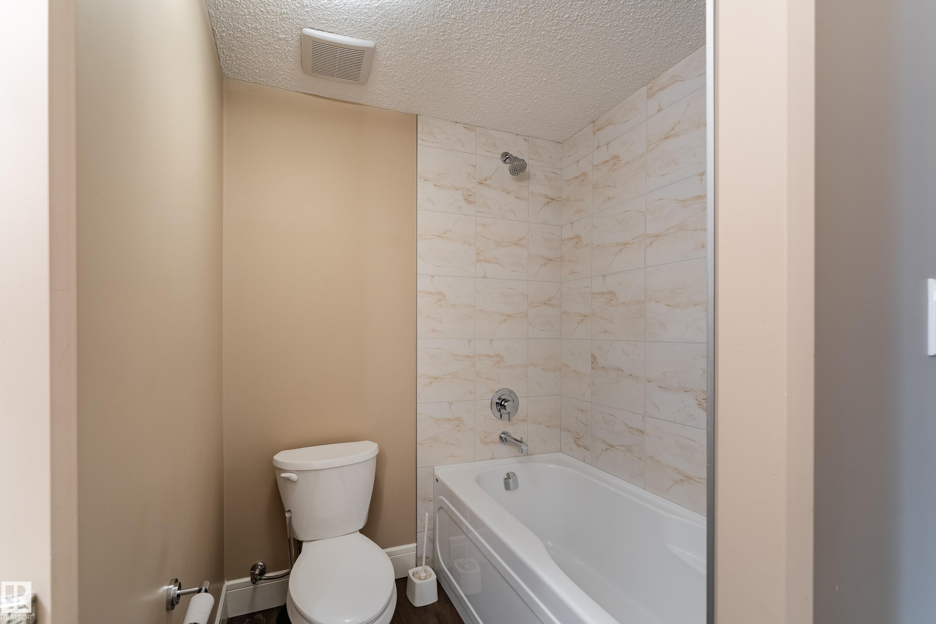 3301 Abbott Crescent Sw, Edmonton, AB - Indoor Photo Showing Bathroom