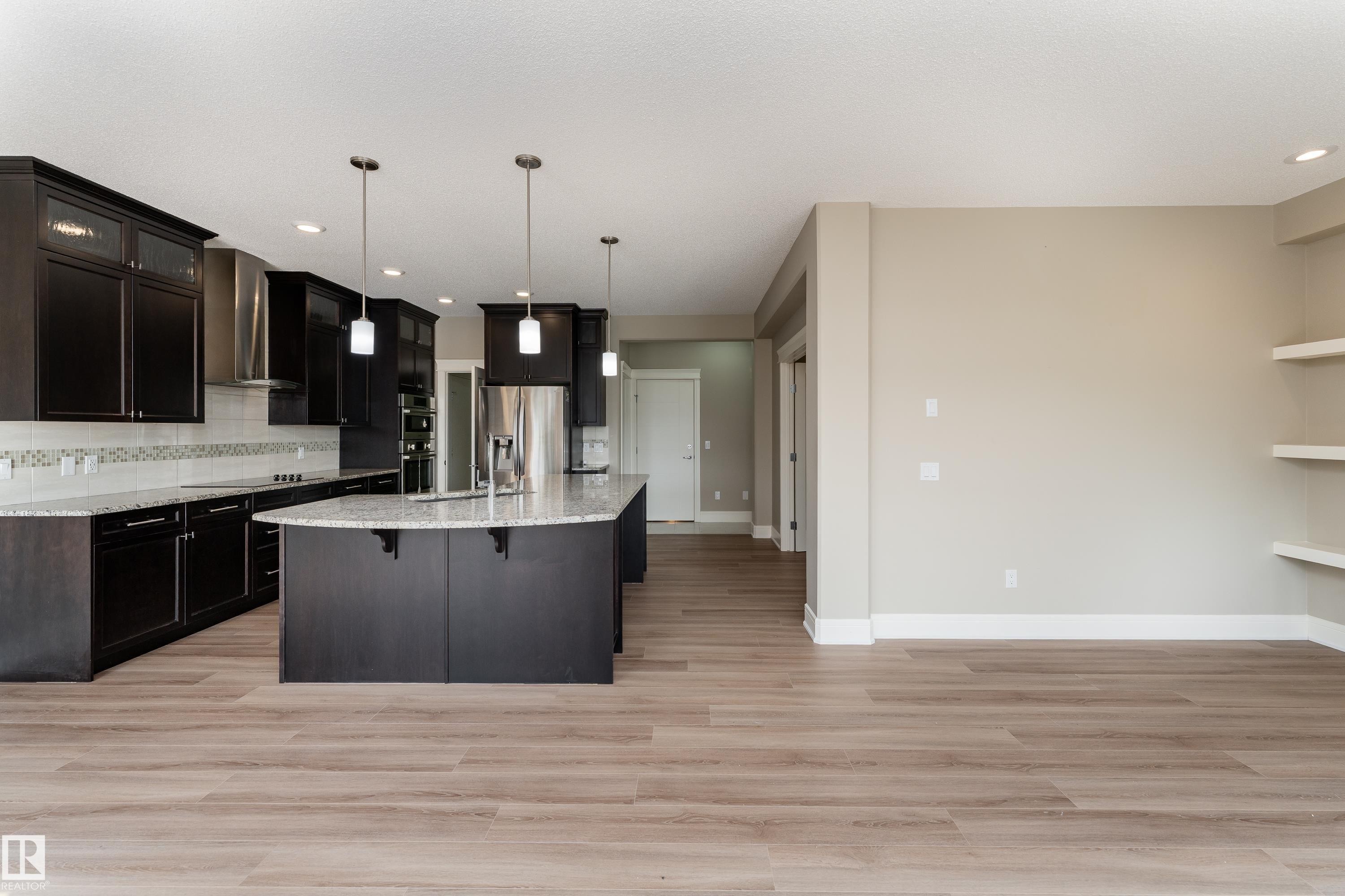 3301 Abbott Crescent Sw, Edmonton, AB - Indoor Photo Showing Kitchen With Upgraded Kitchen