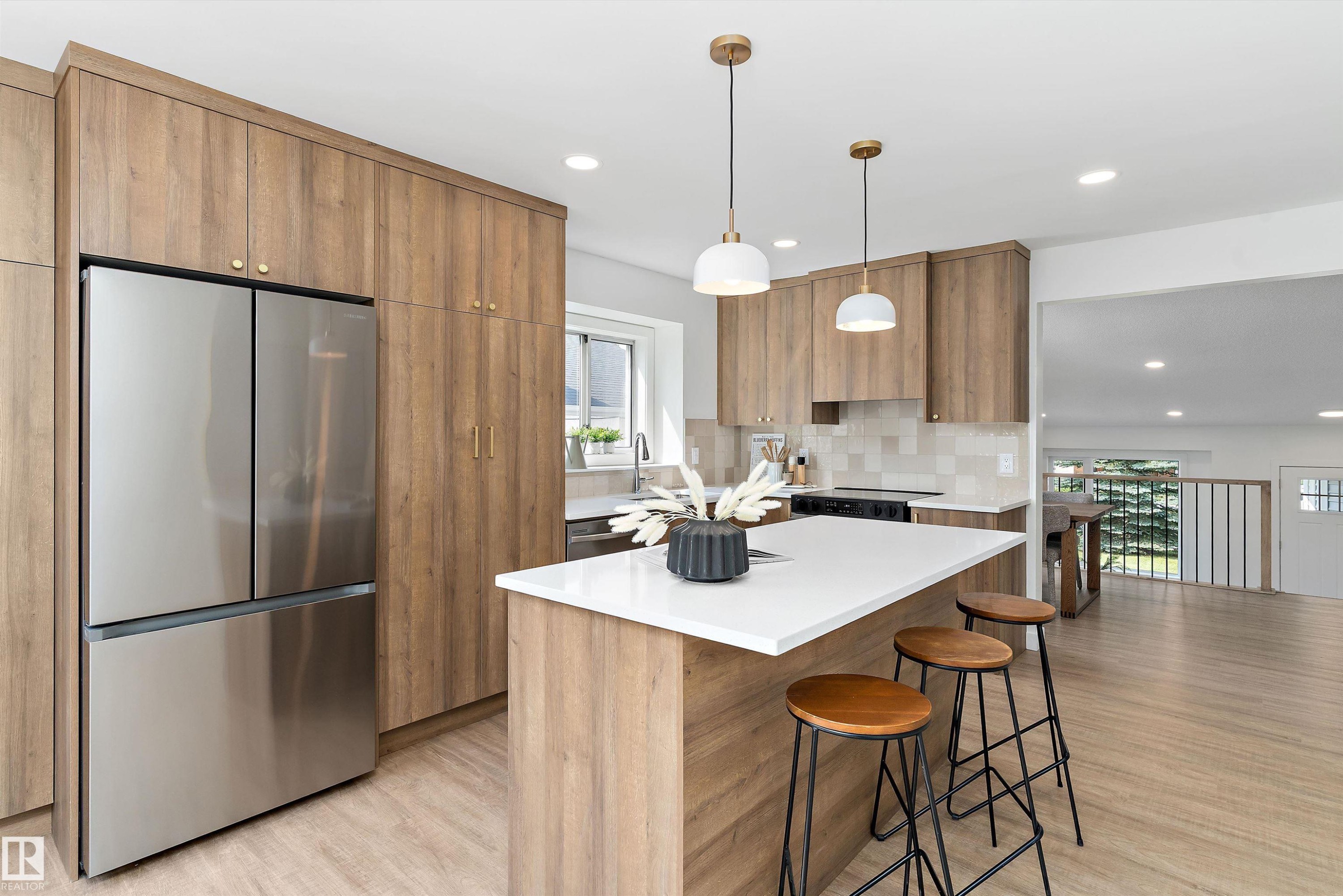 8311 184 Street Nw, Edmonton, AB - Indoor Photo Showing Kitchen With Upgraded Kitchen