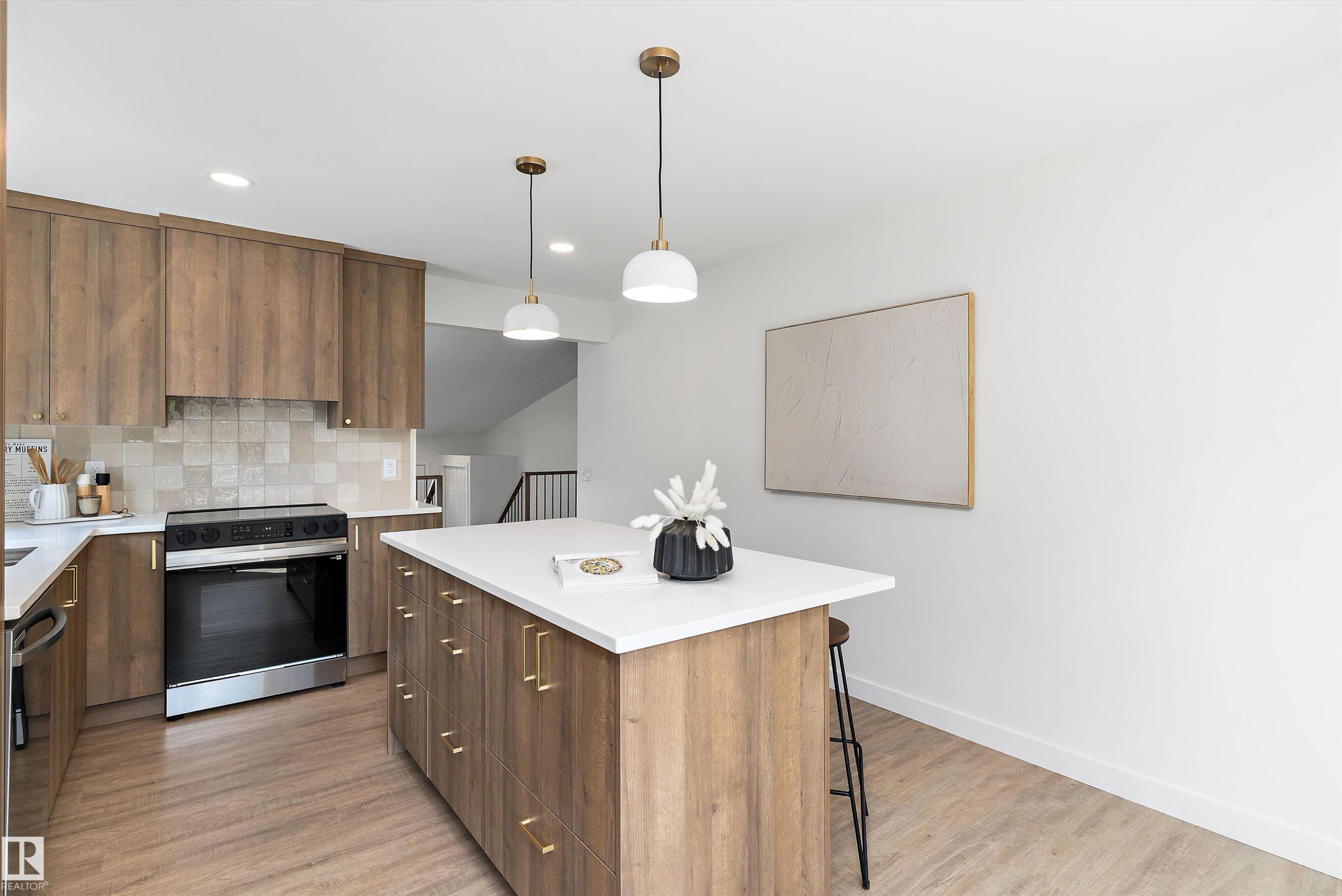 8311 184 Street Nw, Edmonton, AB - Indoor Photo Showing Kitchen With Upgraded Kitchen