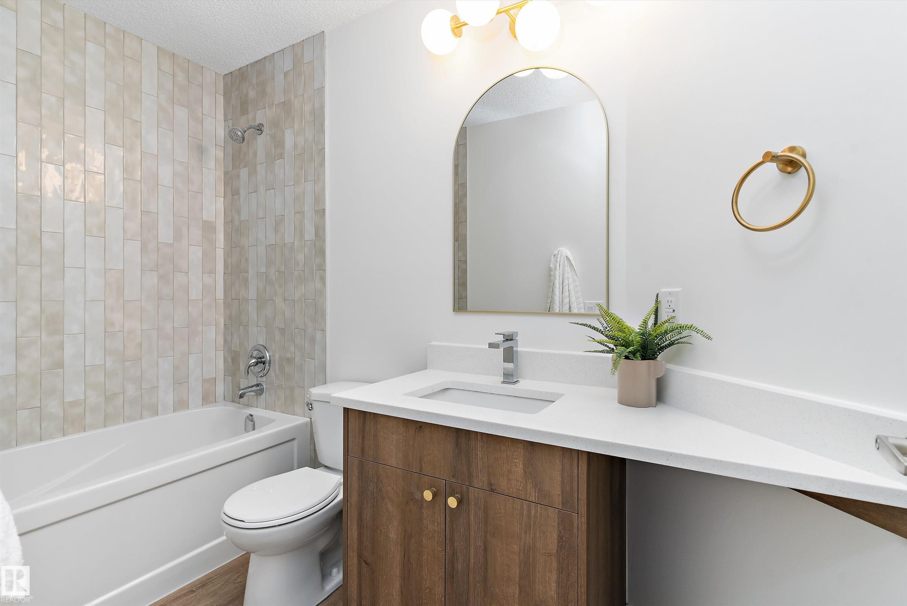 8311 184 Street Nw, Edmonton, AB - Indoor Photo Showing Bathroom