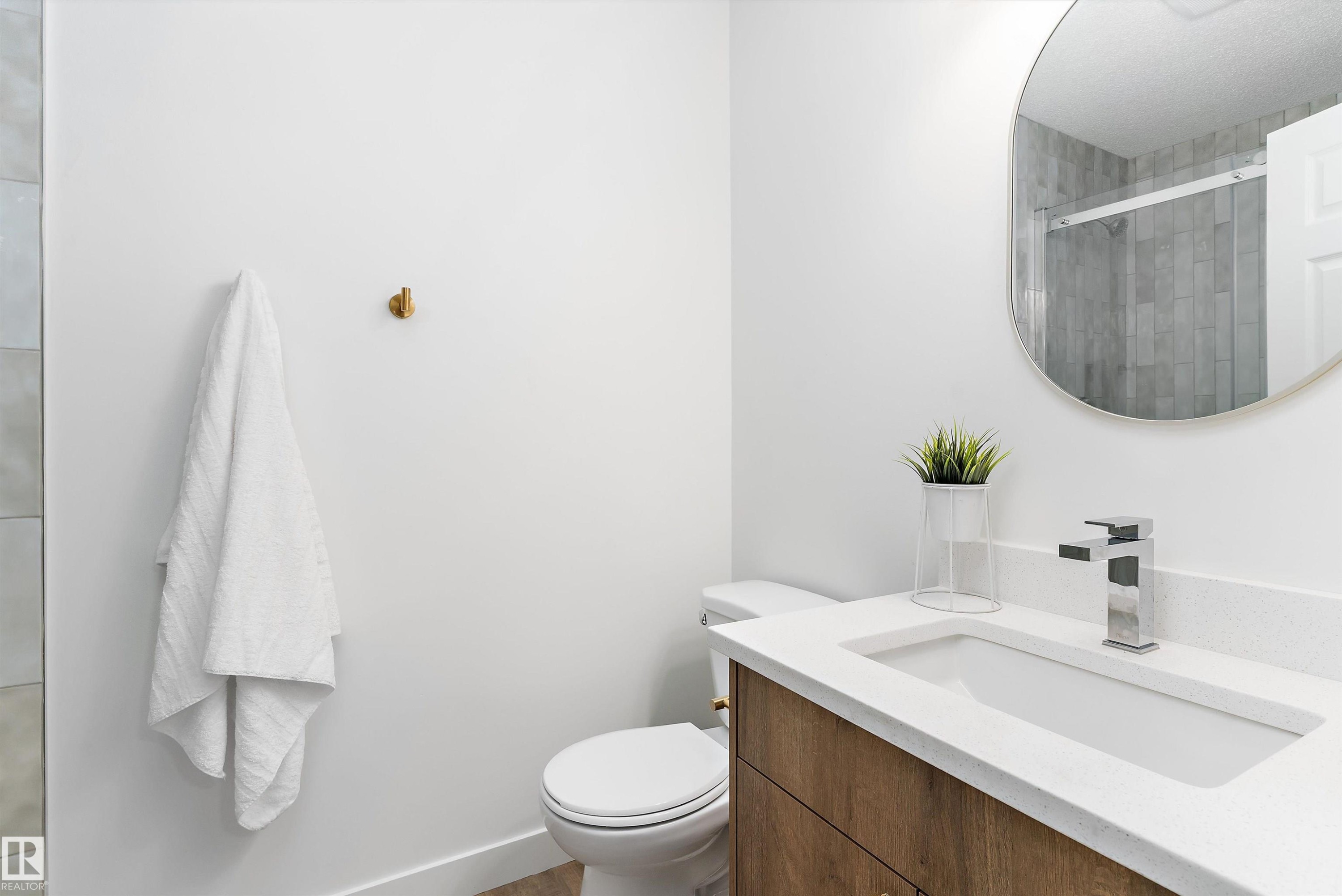 8311 184 Street Nw, Edmonton, AB - Indoor Photo Showing Bathroom