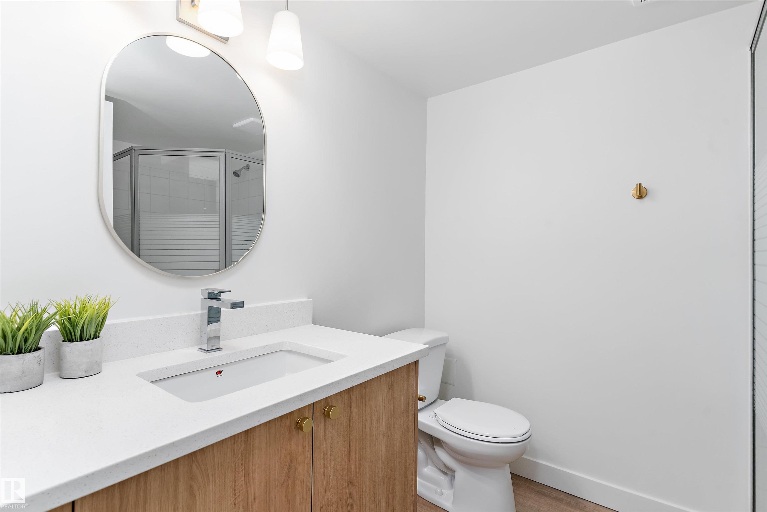 8311 184 Street Nw, Edmonton, AB - Indoor Photo Showing Bathroom