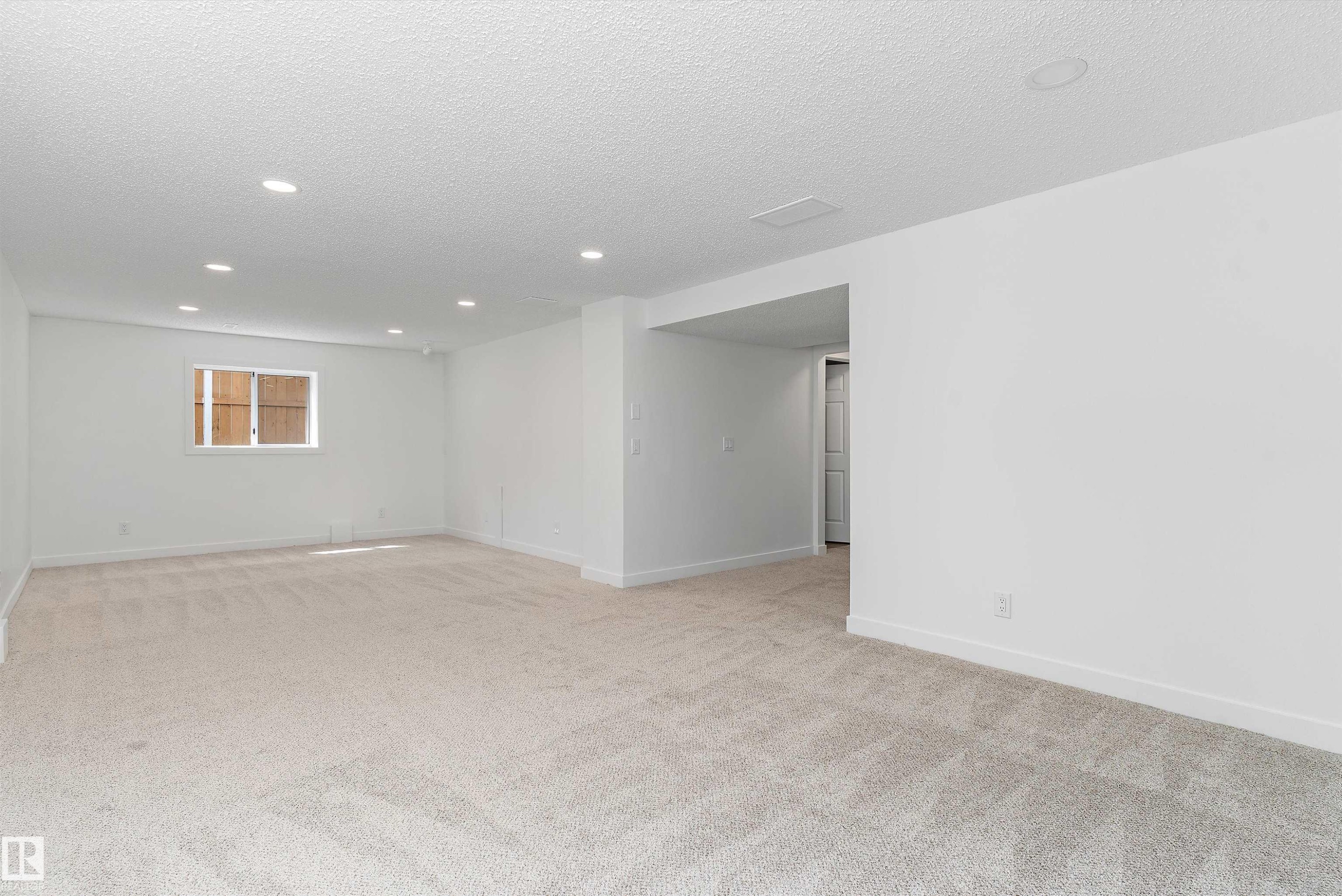 8311 184 Street Nw, Edmonton, AB - Indoor Photo Showing Other Room