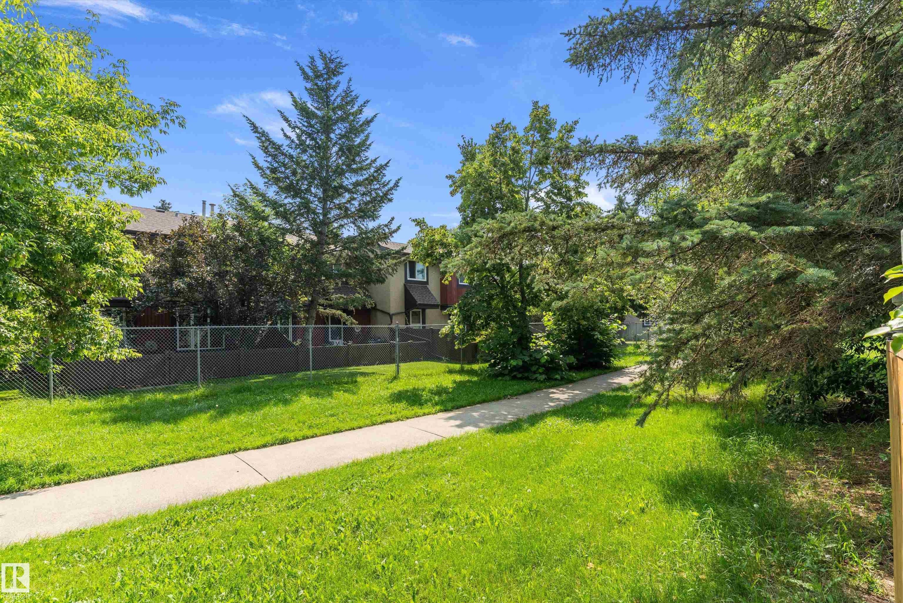 8311 184 Street Nw, Edmonton, AB - Outdoor
