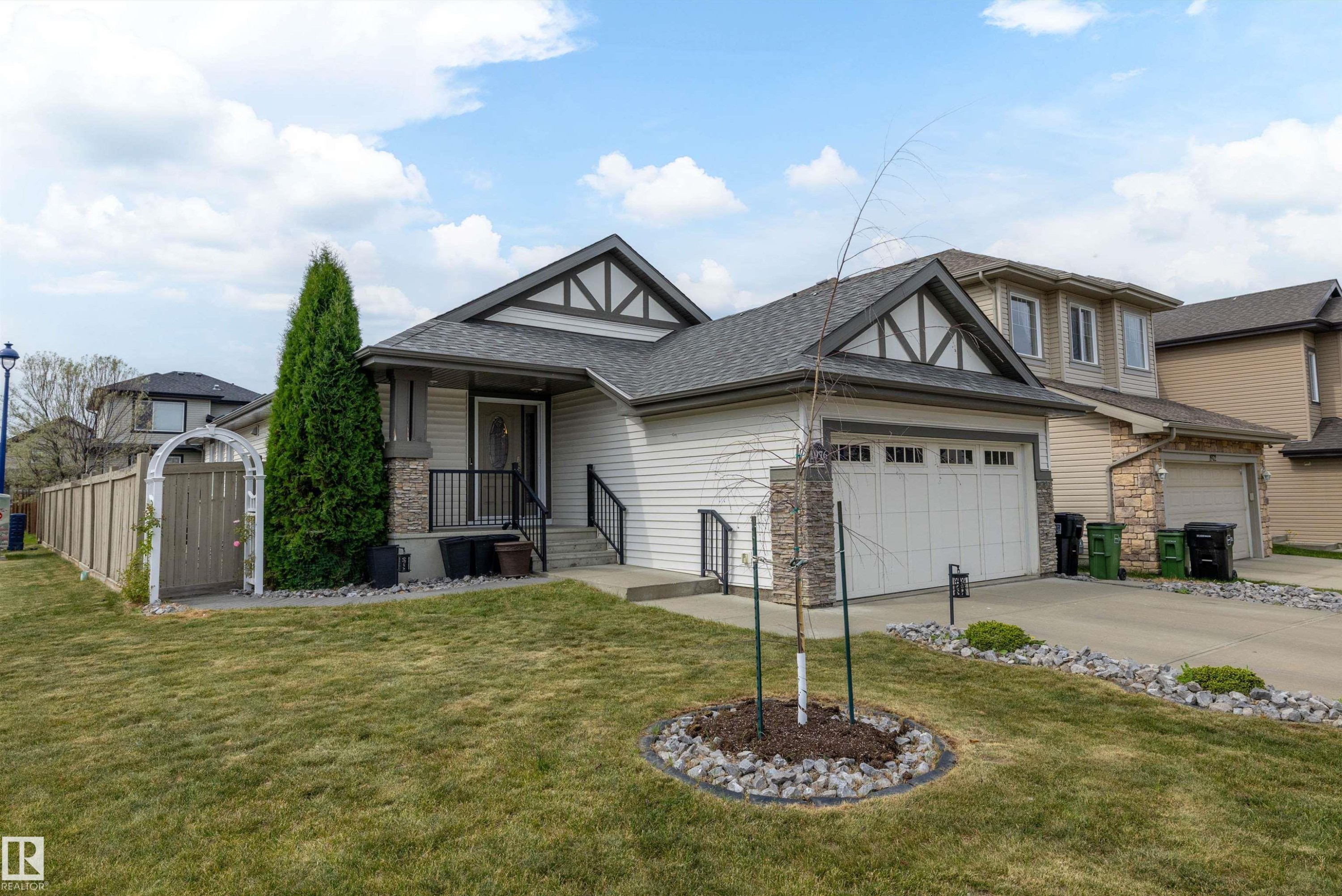 1976 67 Street Sw, Edmonton, AB
