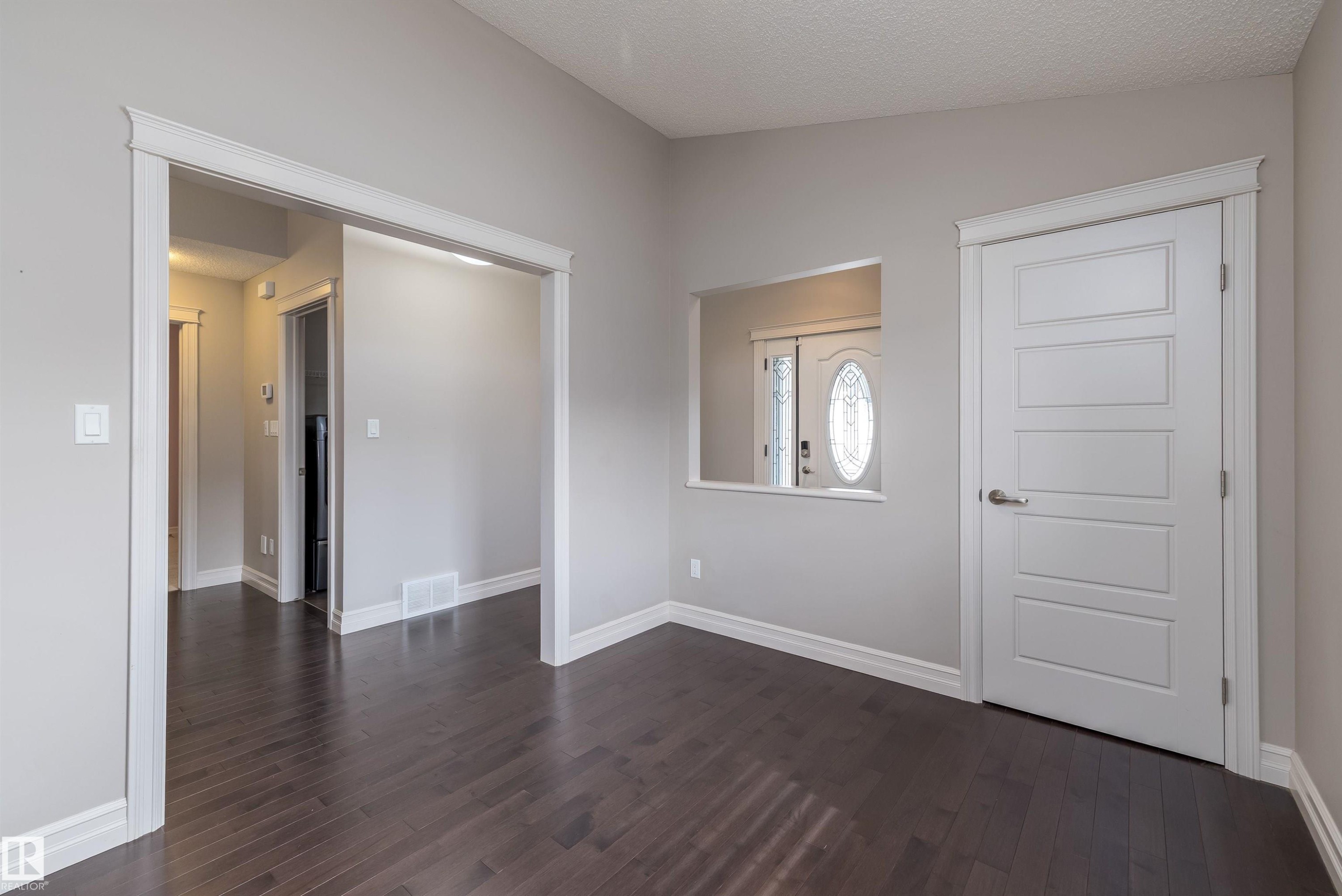 1976 67 Street Sw, Edmonton, AB
