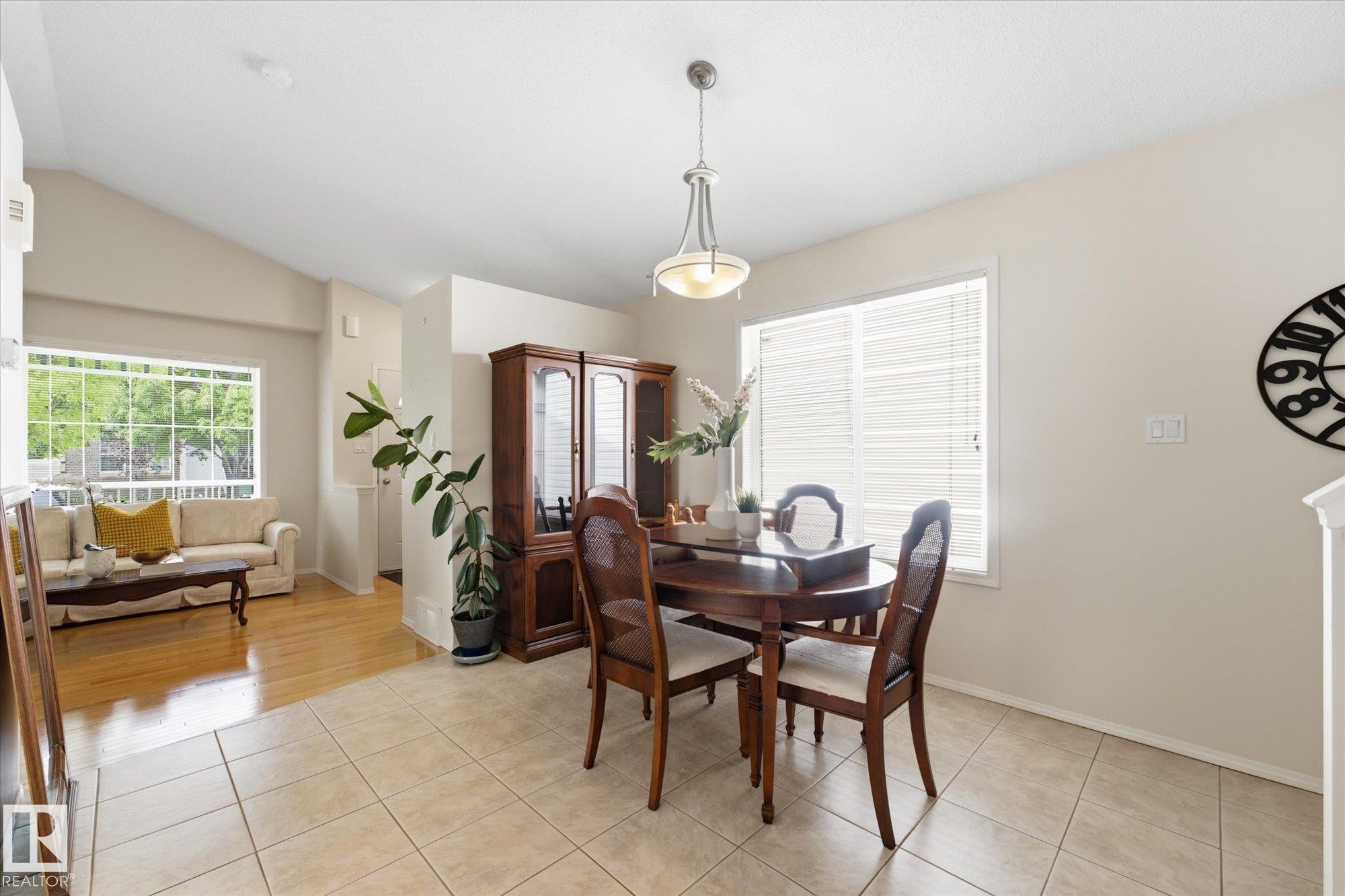 Recessed lighting, tiled flooring, wood-finish flooring, vaulted ceiling, and ample natural light - 1709 Turvey Bend Bend Nw, Edmonton, AB