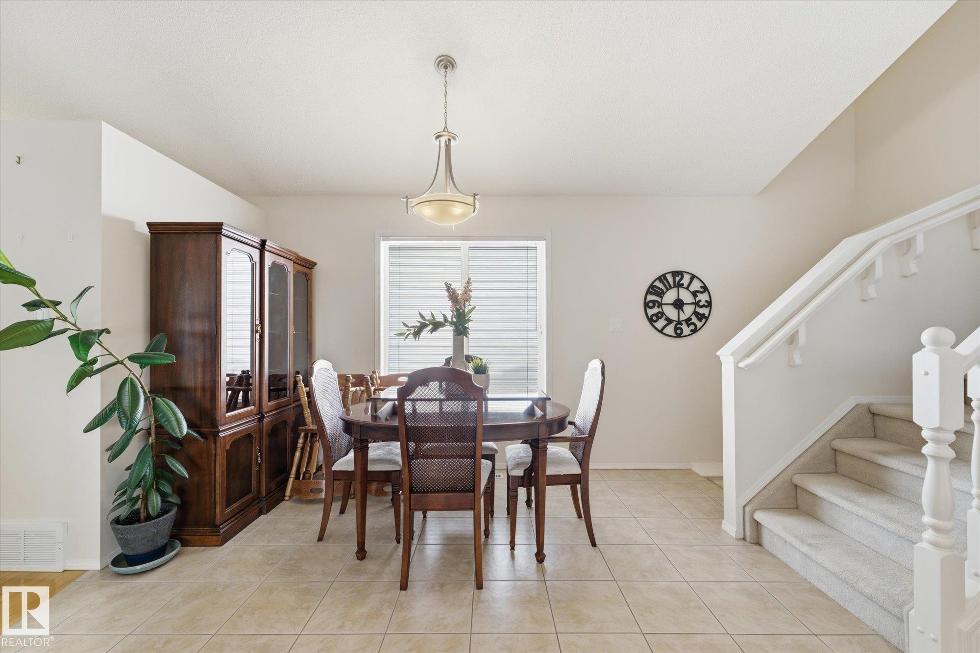 Light-toned tile flooring throughout - 1709 Turvey Bend Bend Nw, Edmonton, AB