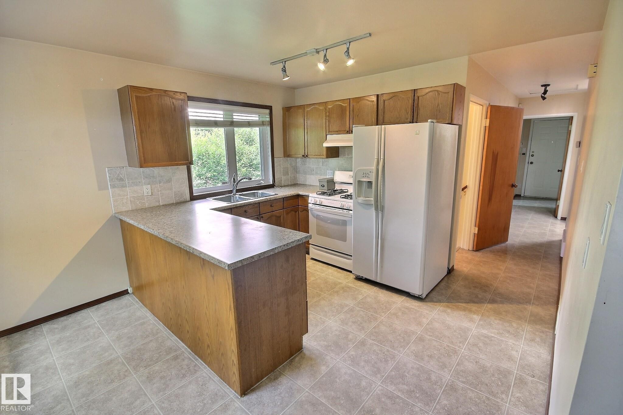 9457 79 Street Nw, Edmonton, AB