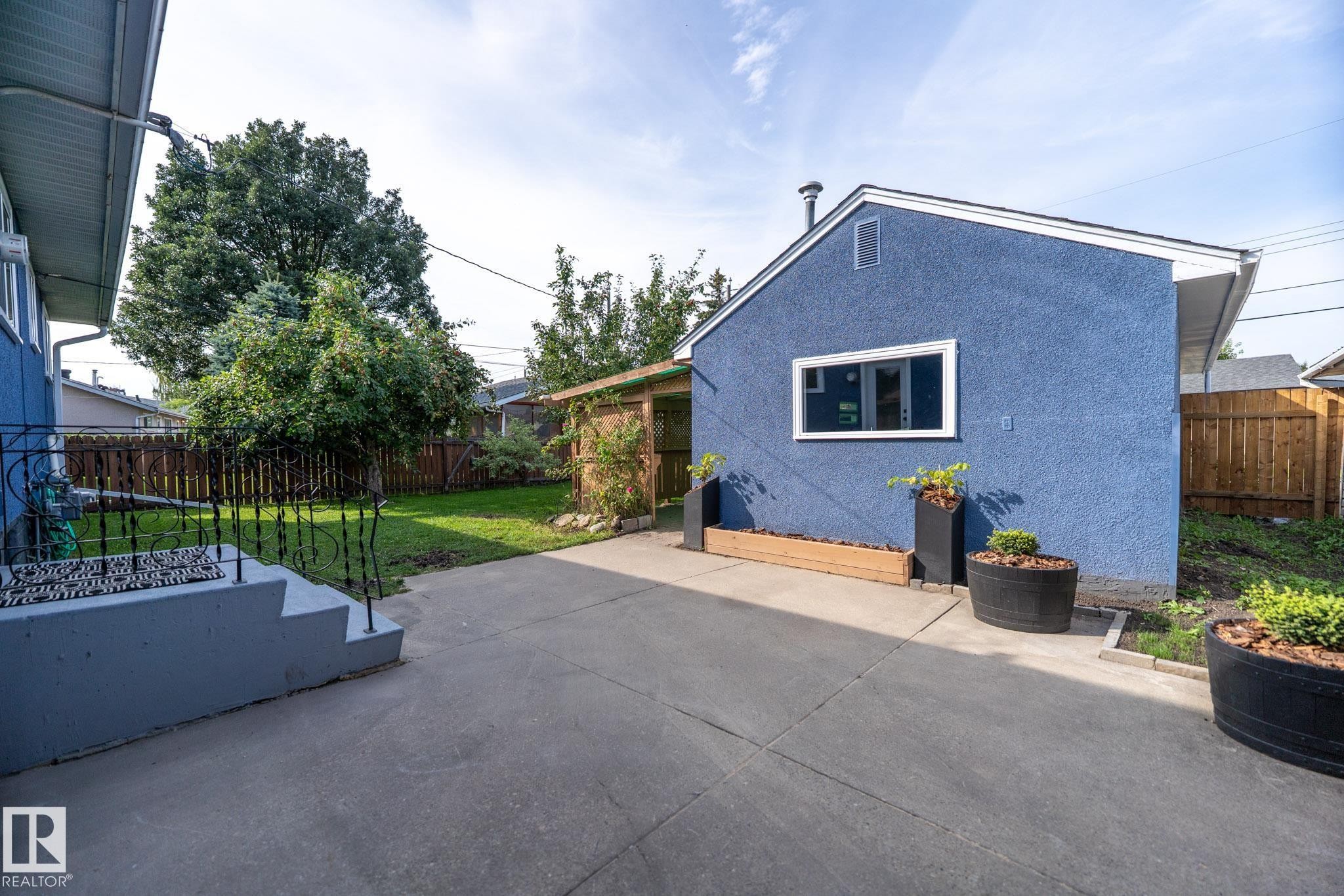 16136 109A Avenue Nw, Edmonton, AB
