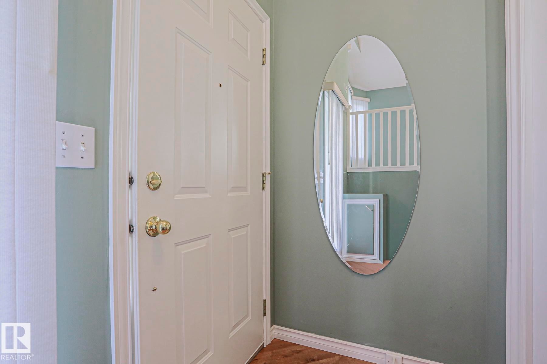 Good sized entry area - 15031 135 Street Nw, Edmonton, AB