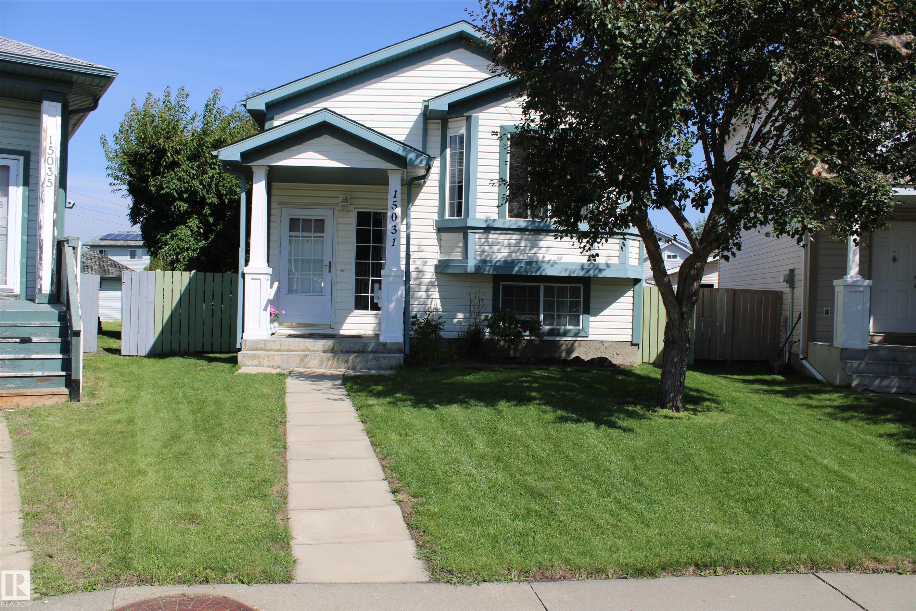 Beautiful well maintained yard - 15031 135 Street Nw, Edmonton, AB