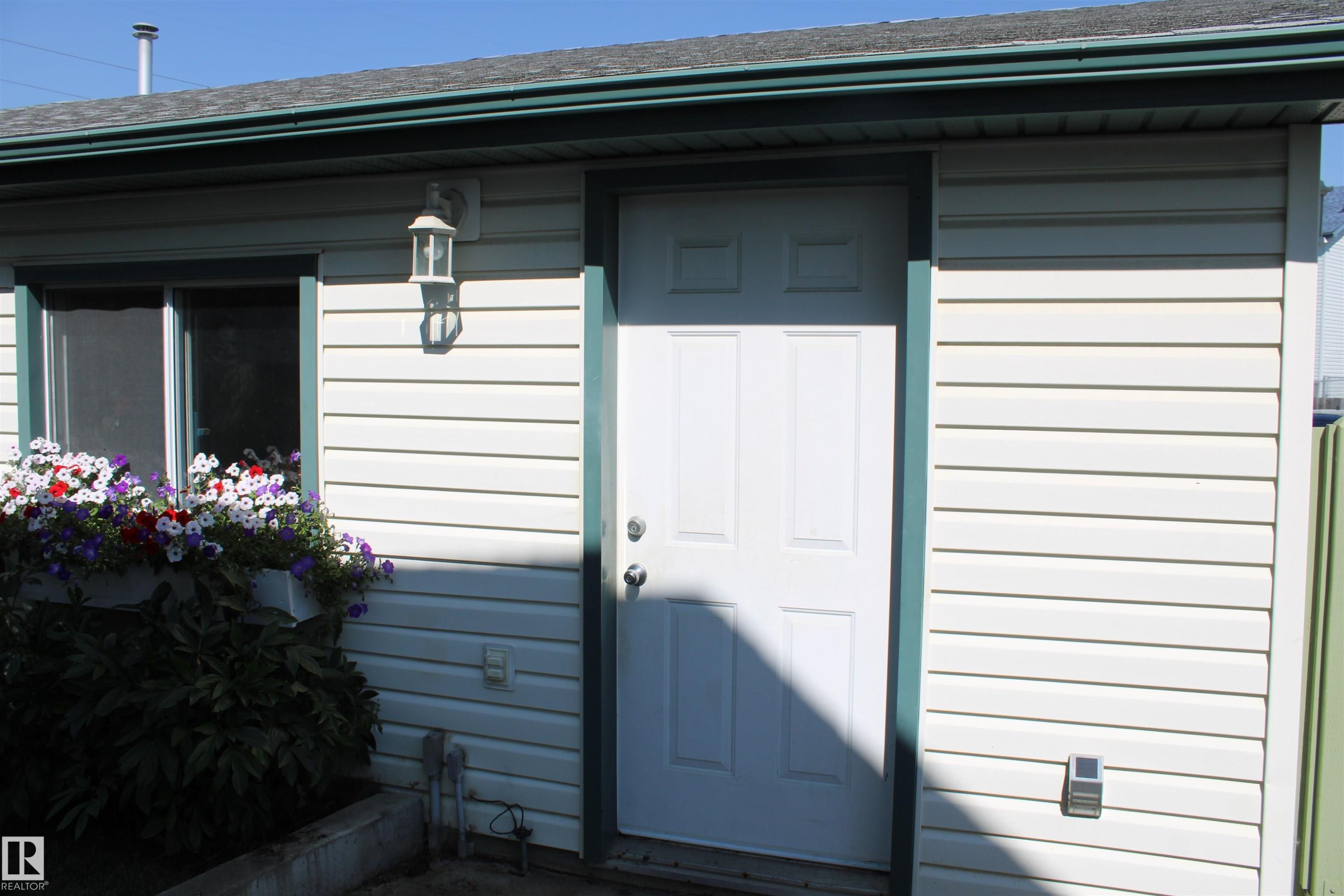 Oversized garage - 15031 135 Street Nw, Edmonton, AB
