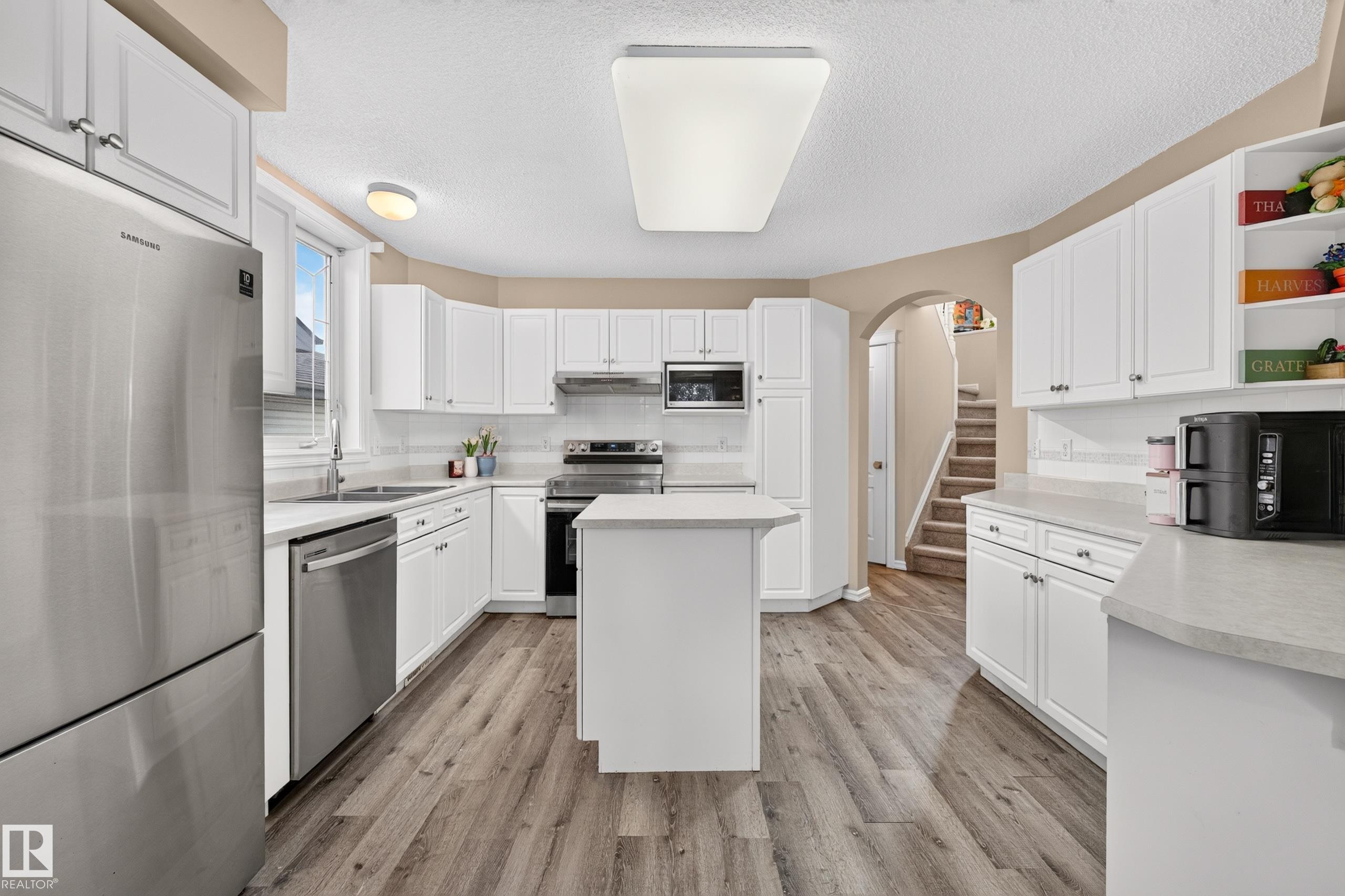 11813 11B Avenue Nw, Edmonton, AB
