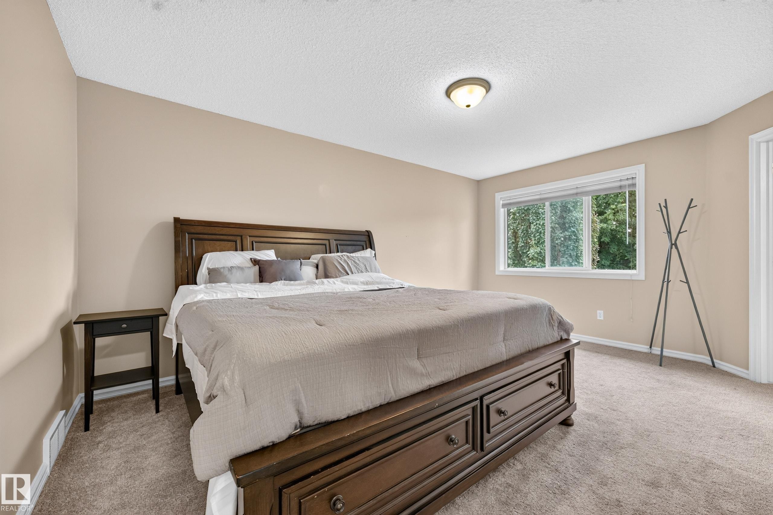 11813 11B Avenue Nw, Edmonton, AB