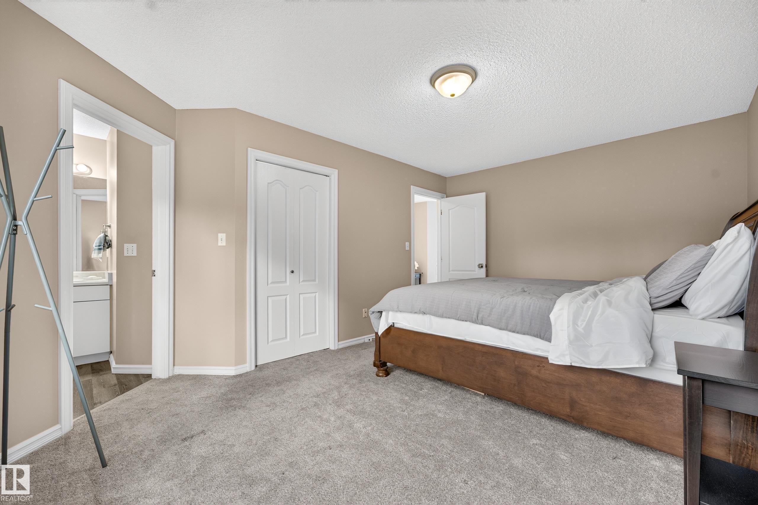 11813 11B Avenue Nw, Edmonton, AB
