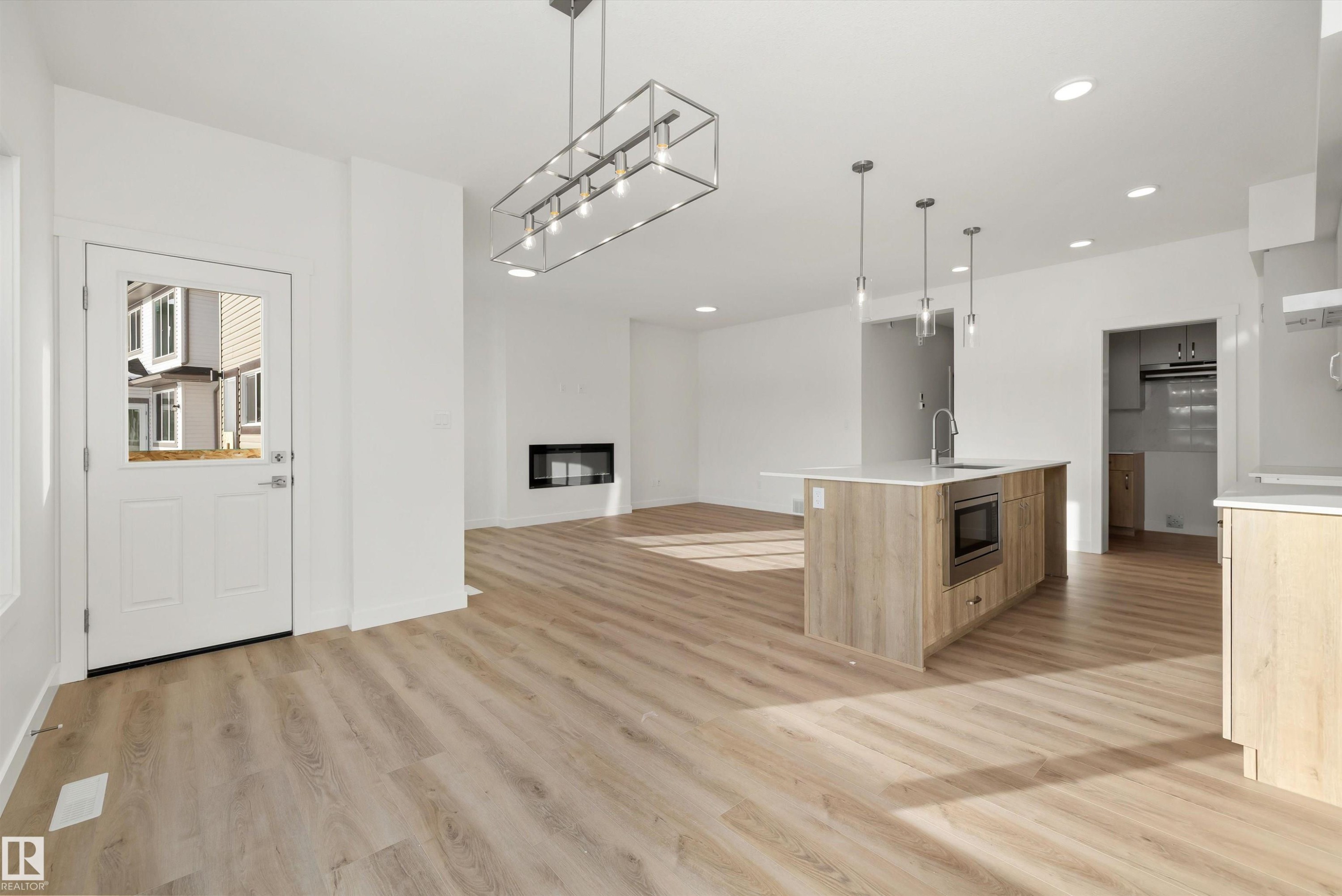 1315 11 Avenue Nw, Edmonton, AB - Indoor