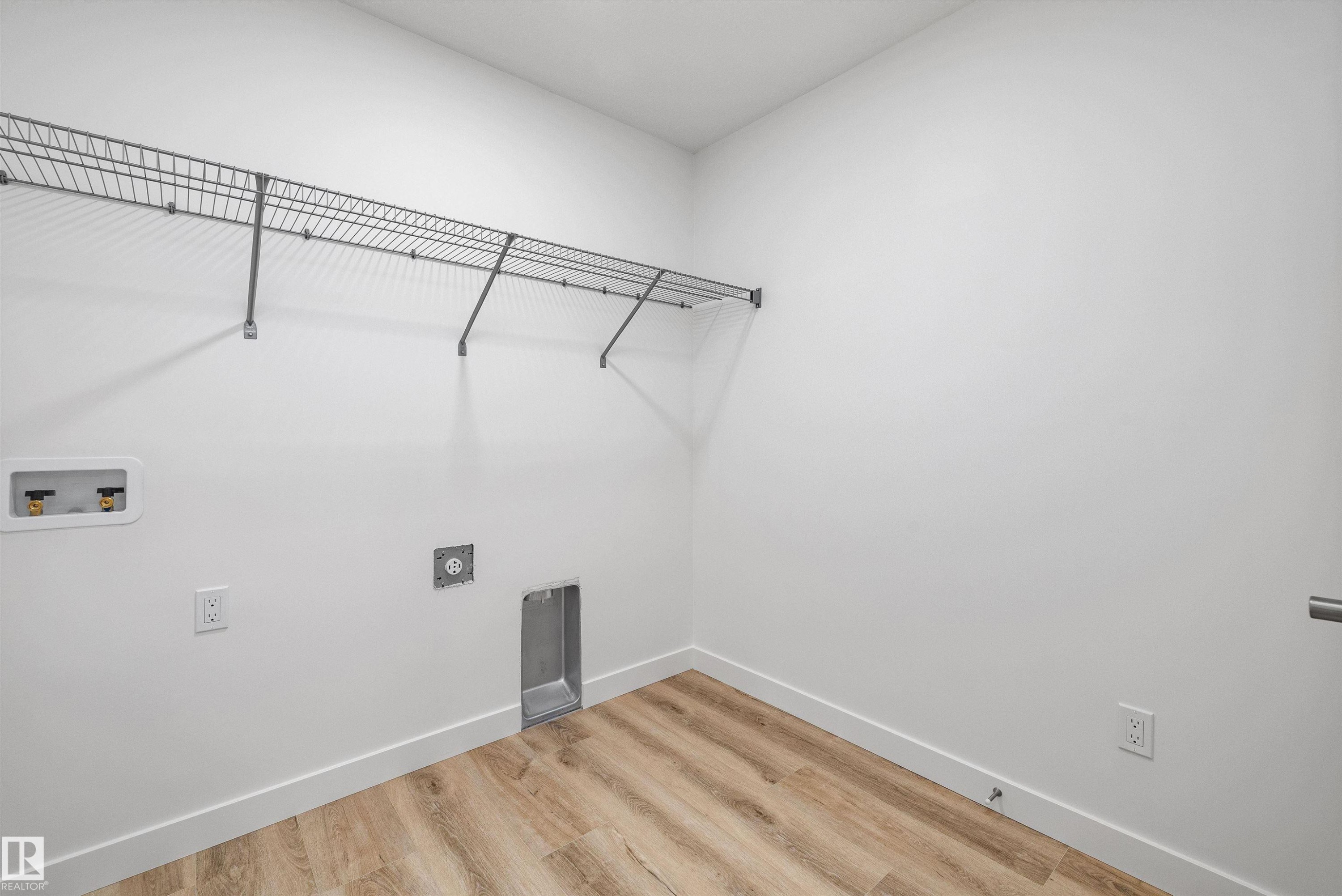 1315 11 Avenue Nw, Edmonton, AB - Indoor With Storage
