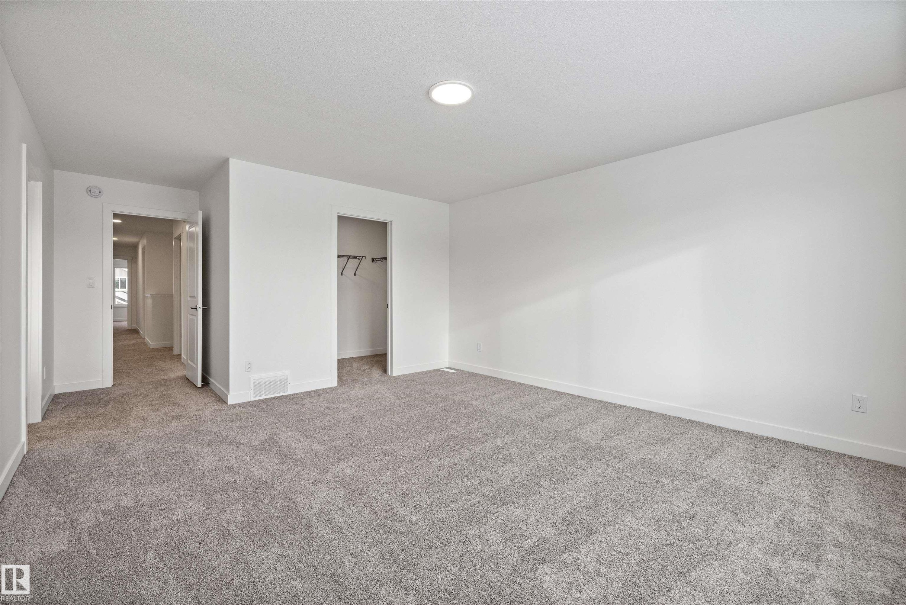 1315 11 Avenue Nw, Edmonton, AB - Indoor Photo Showing Other Room