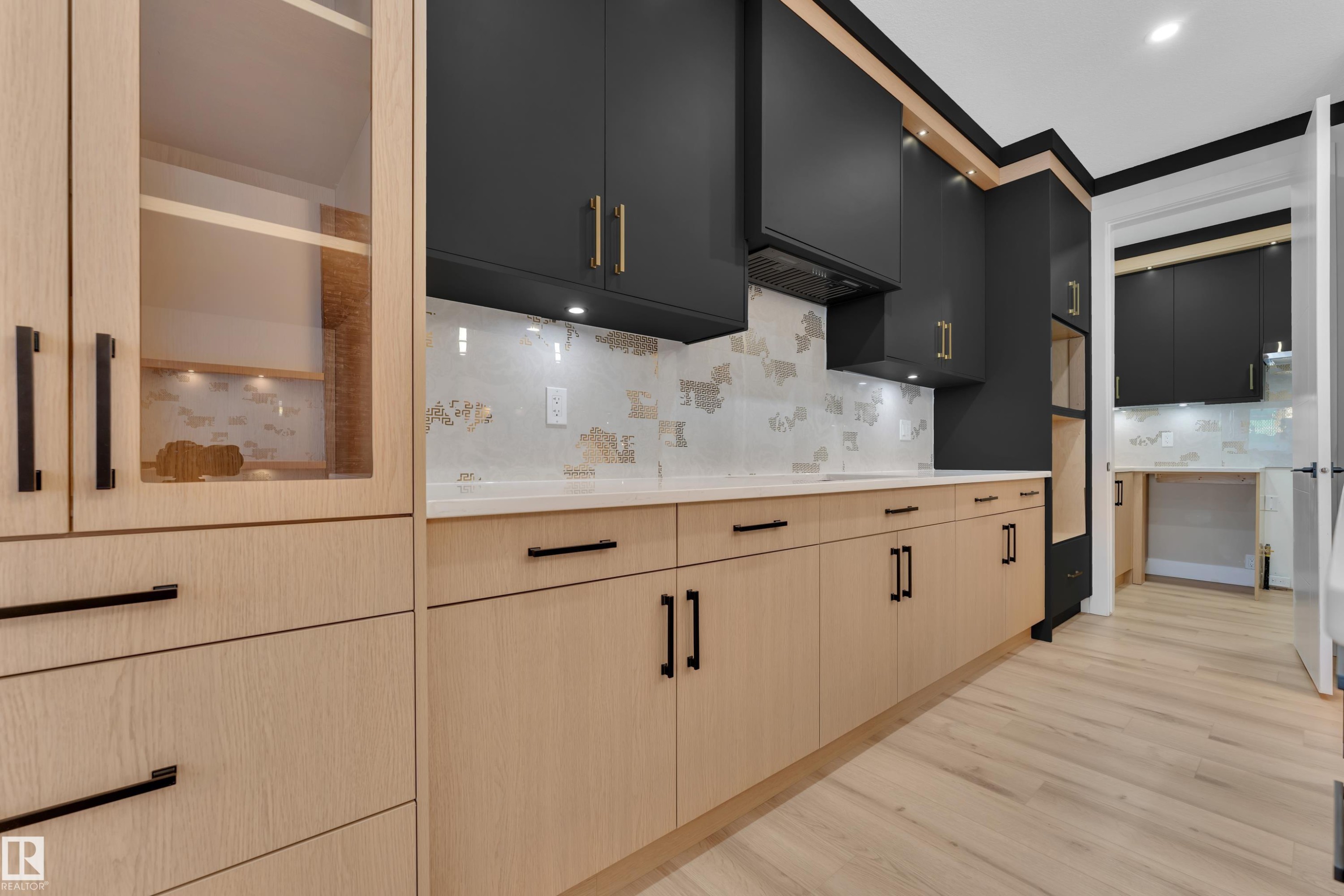 8450 Mayday Link Sw, Edmonton, AB - Indoor Photo Showing Kitchen