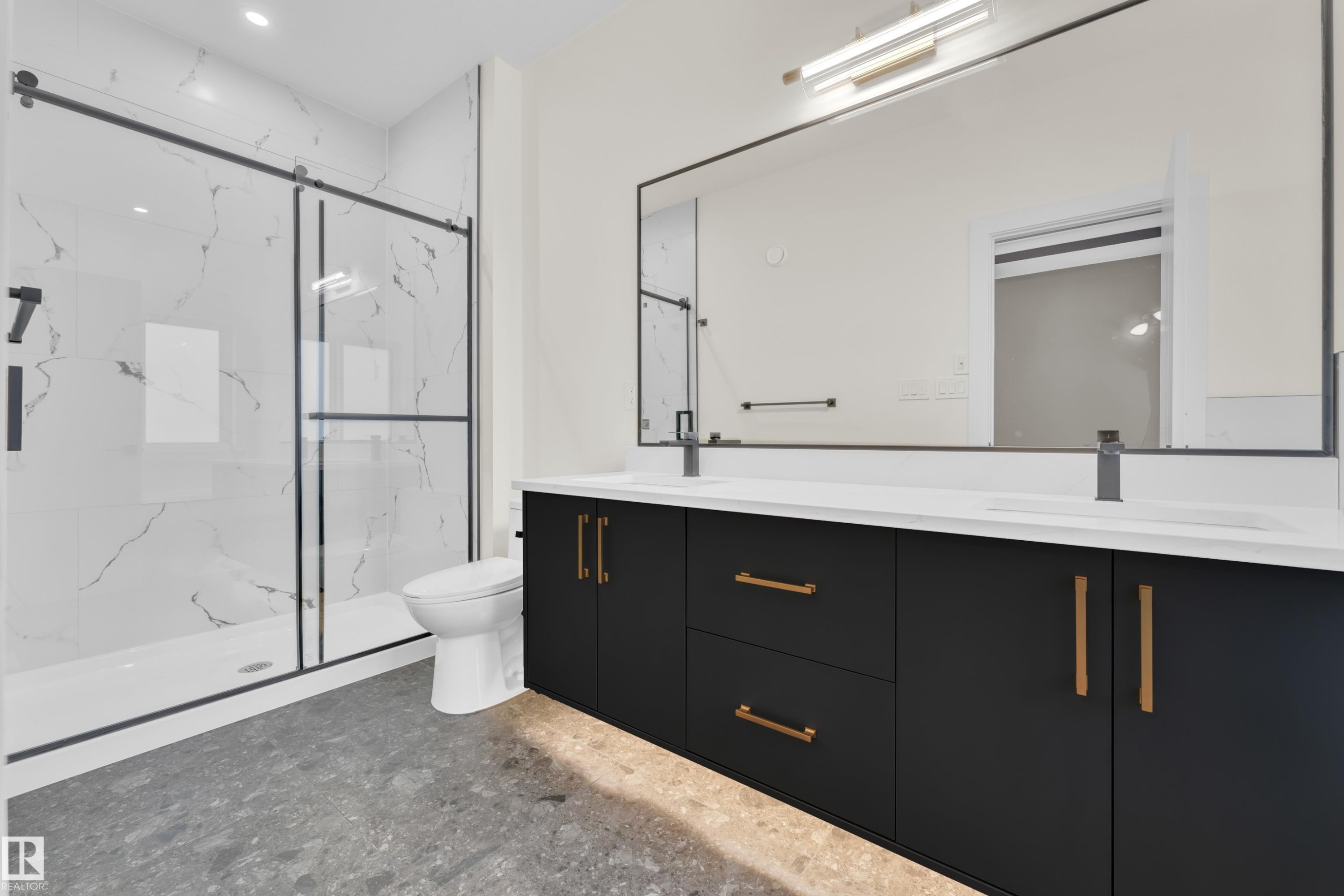 8450 Mayday Link Sw, Edmonton, AB - Indoor Photo Showing Bathroom