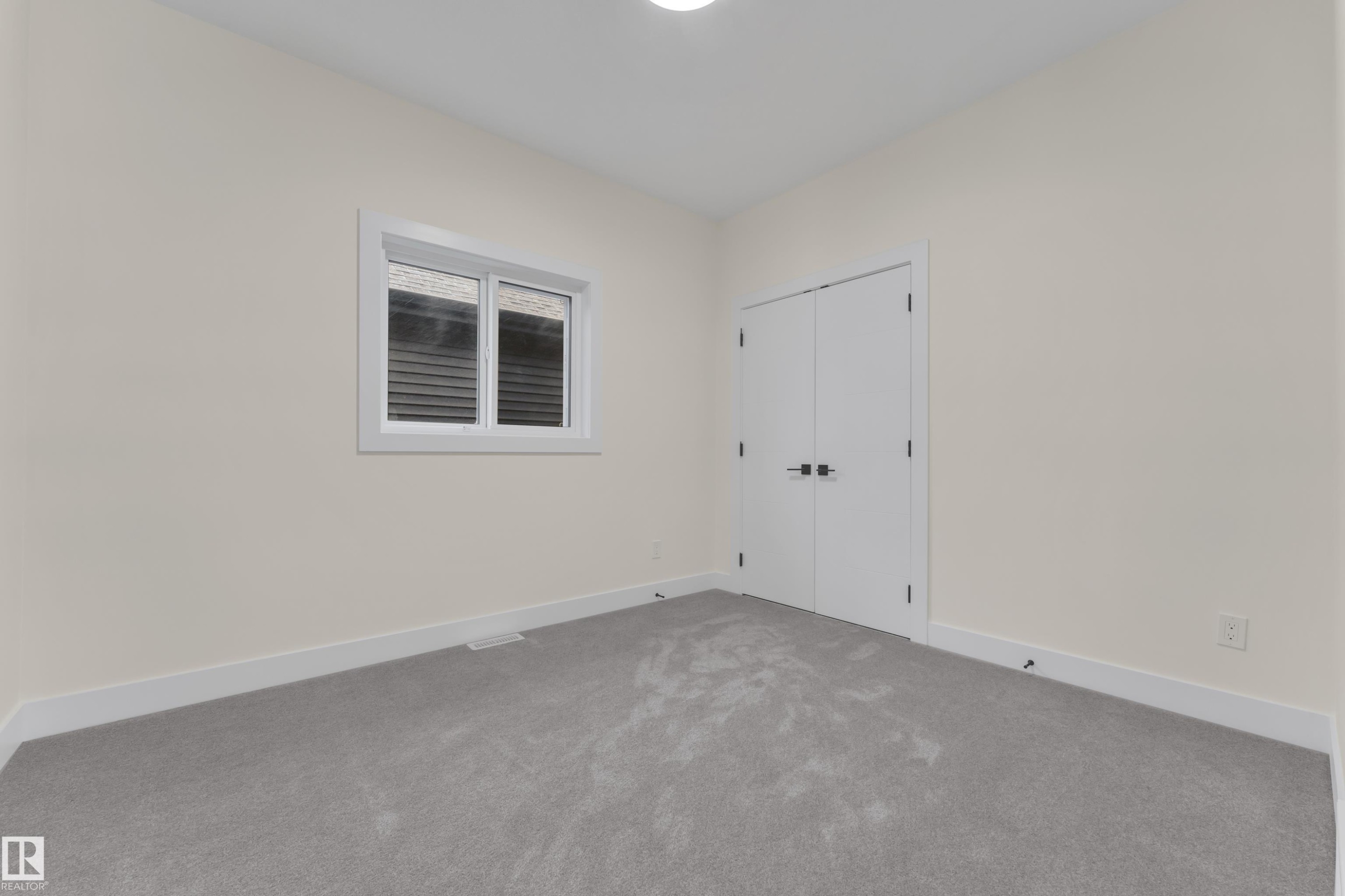 8450 Mayday Link Sw, Edmonton, AB - Indoor Photo Showing Other Room