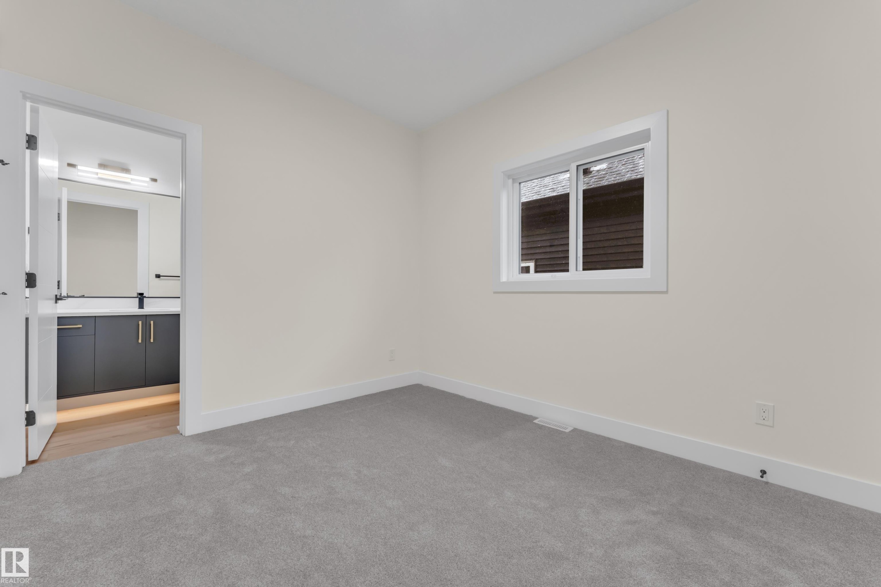 8450 Mayday Link Sw, Edmonton, AB - Indoor Photo Showing Other Room