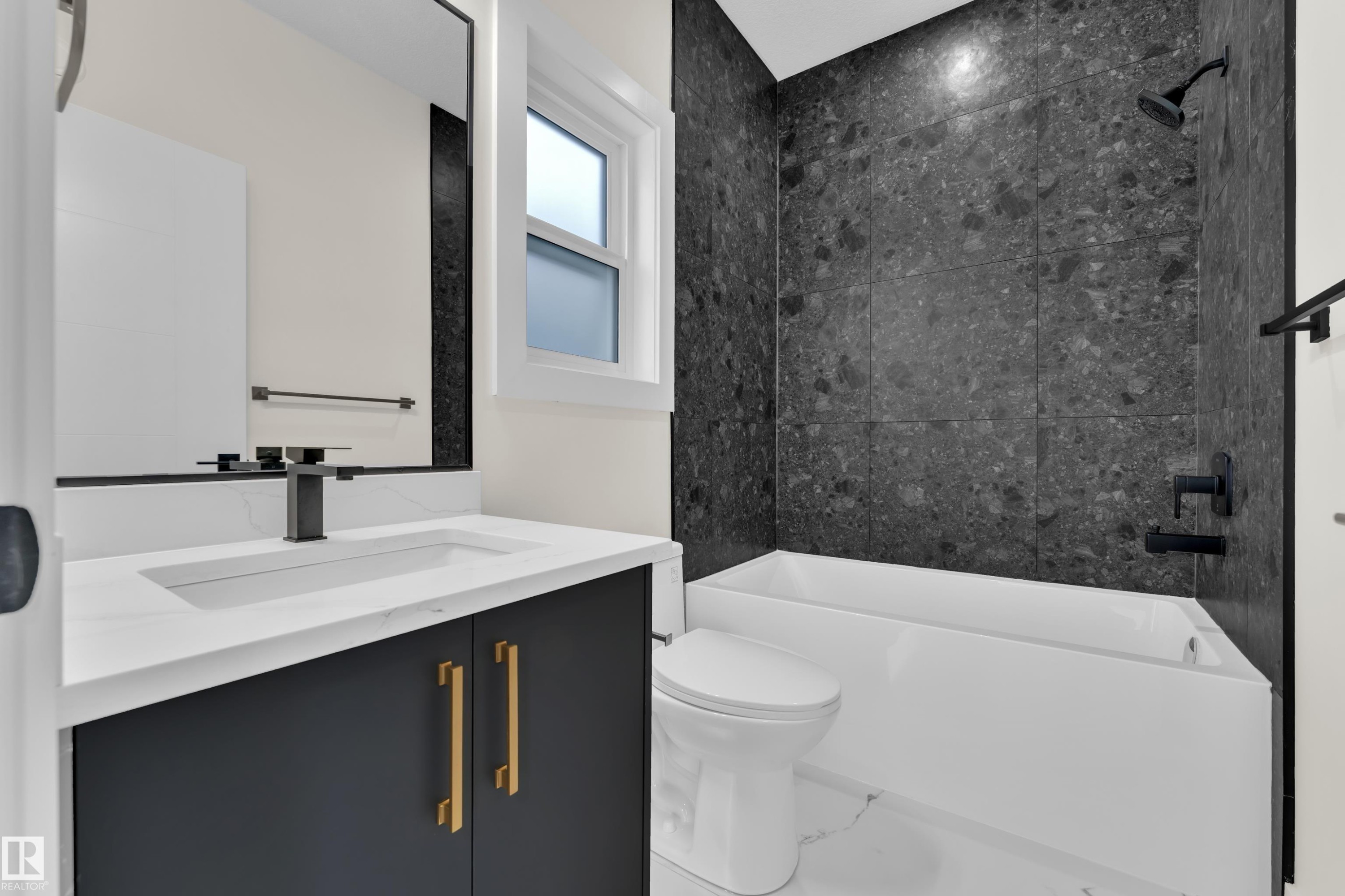 8450 Mayday Link Sw, Edmonton, AB - Indoor Photo Showing Bathroom