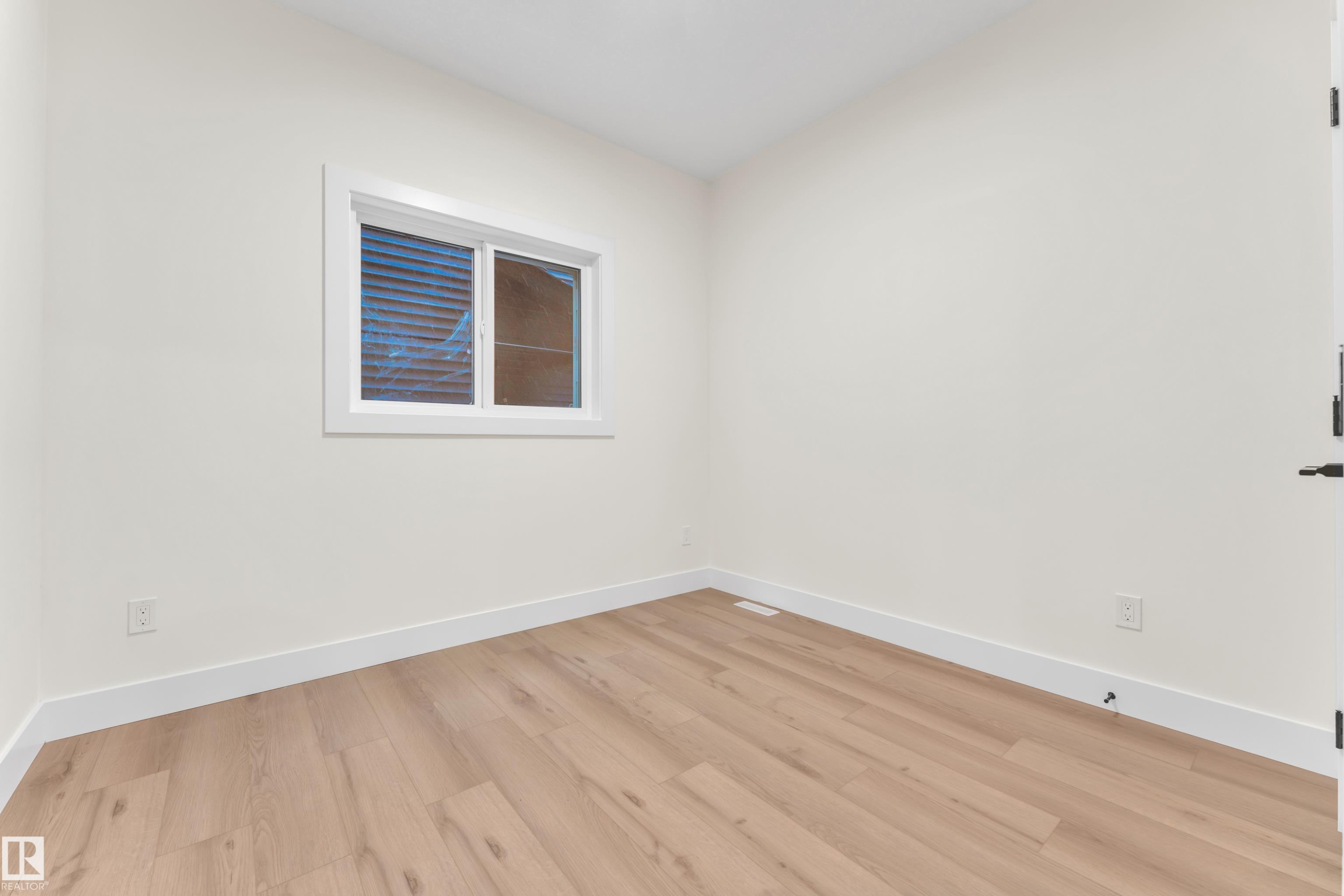 8450 Mayday Link Sw, Edmonton, AB - Indoor Photo Showing Other Room