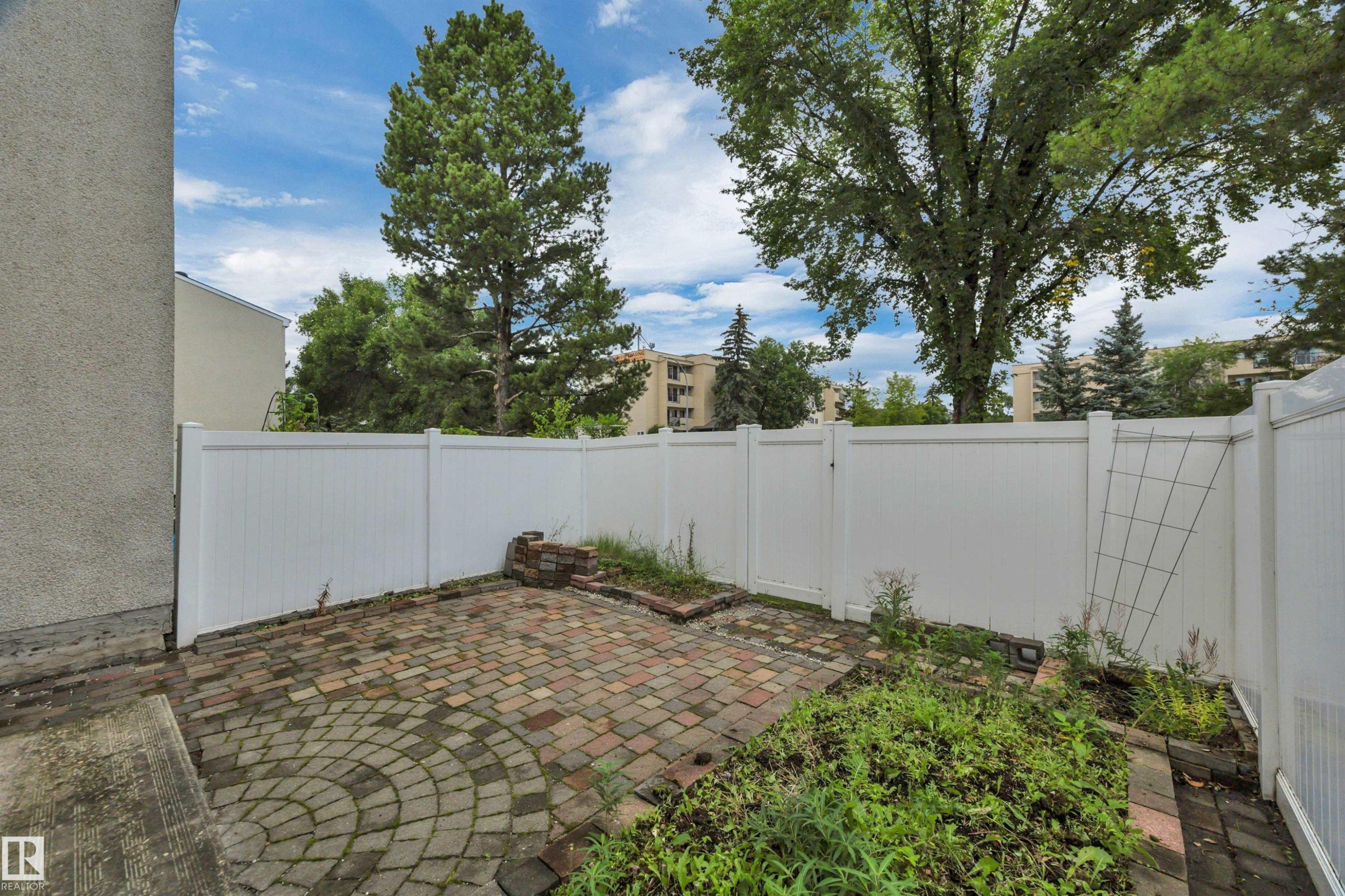 Fully Fenced Yard - 14644 52 Street Nw, Edmonton, AB