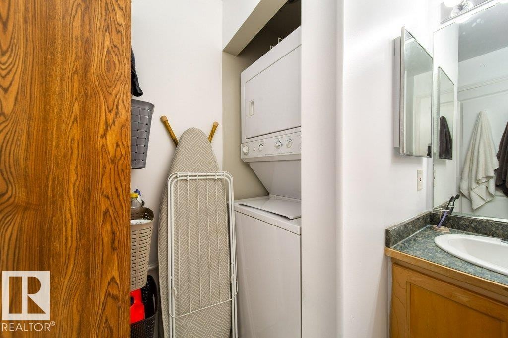 #118 2305 35A Av Nw, Edmonton, AB - Indoor Photo Showing Laundry Room