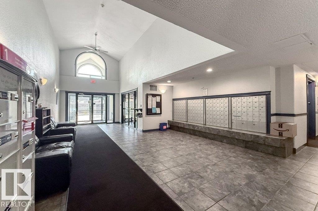 #118 2305 35A Av Nw, Edmonton, AB - Indoor Photo Showing Other Room