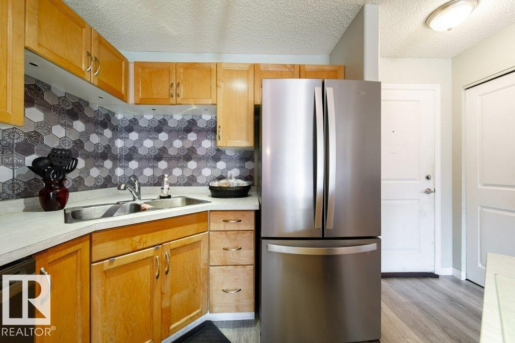 #118 2305 35A Av Nw, Edmonton, AB - Indoor Photo Showing Kitchen With Double Sink