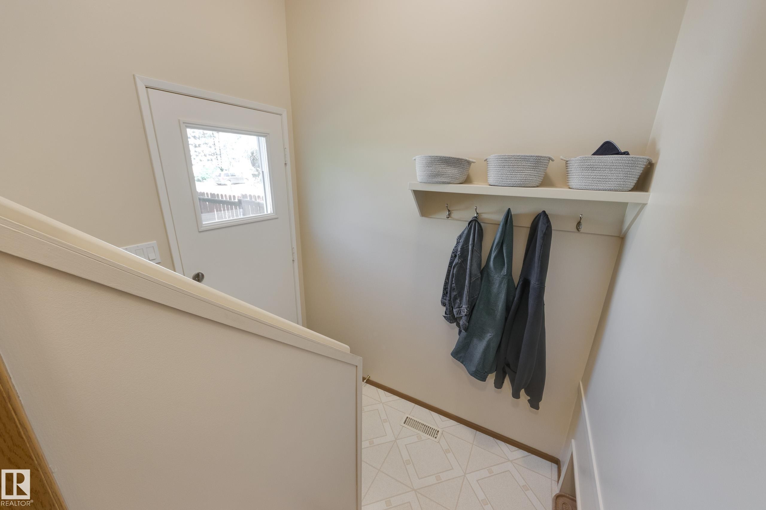 4904 11 Avenue Nw, Edmonton, AB