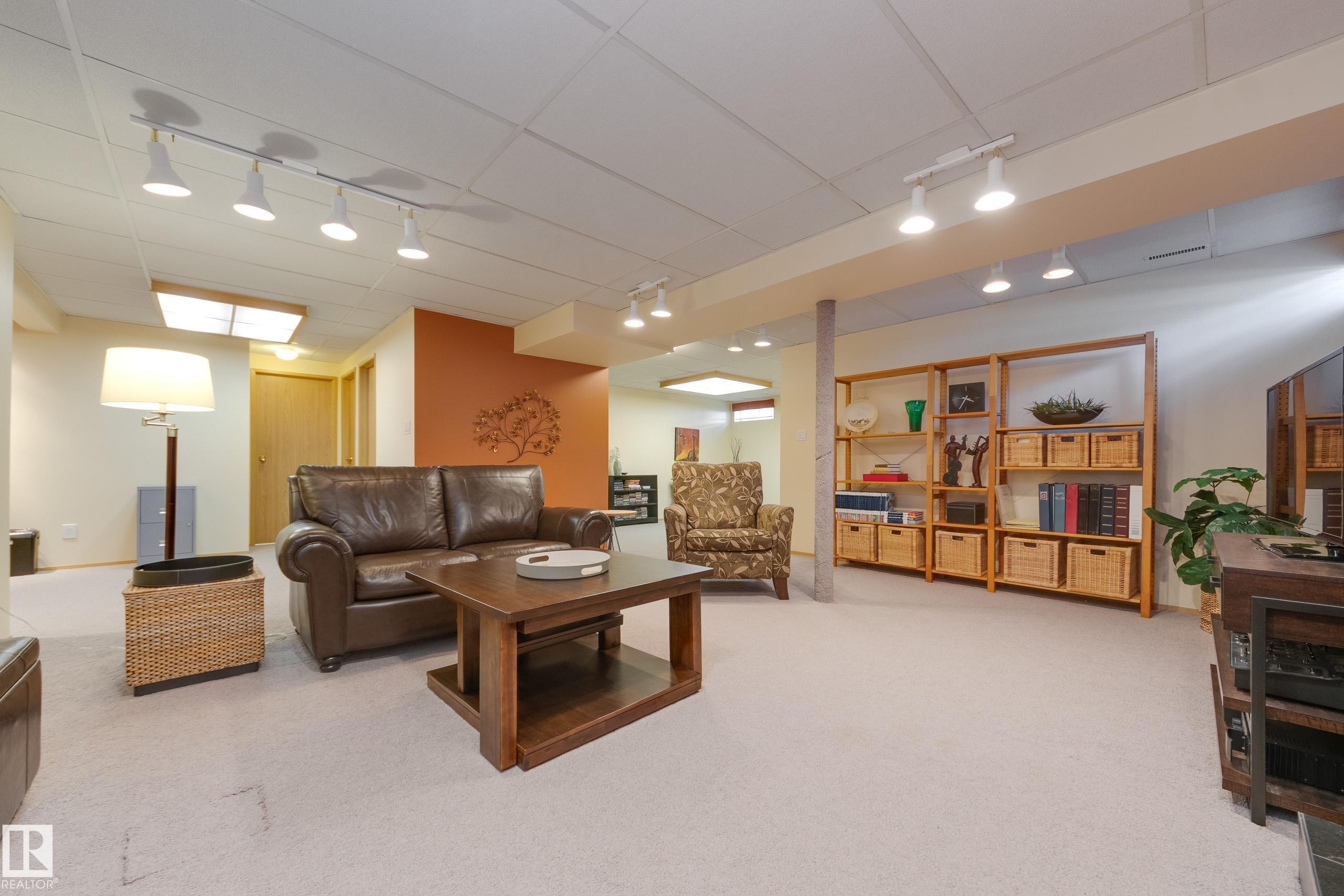 4904 11 Avenue Nw, Edmonton, AB
