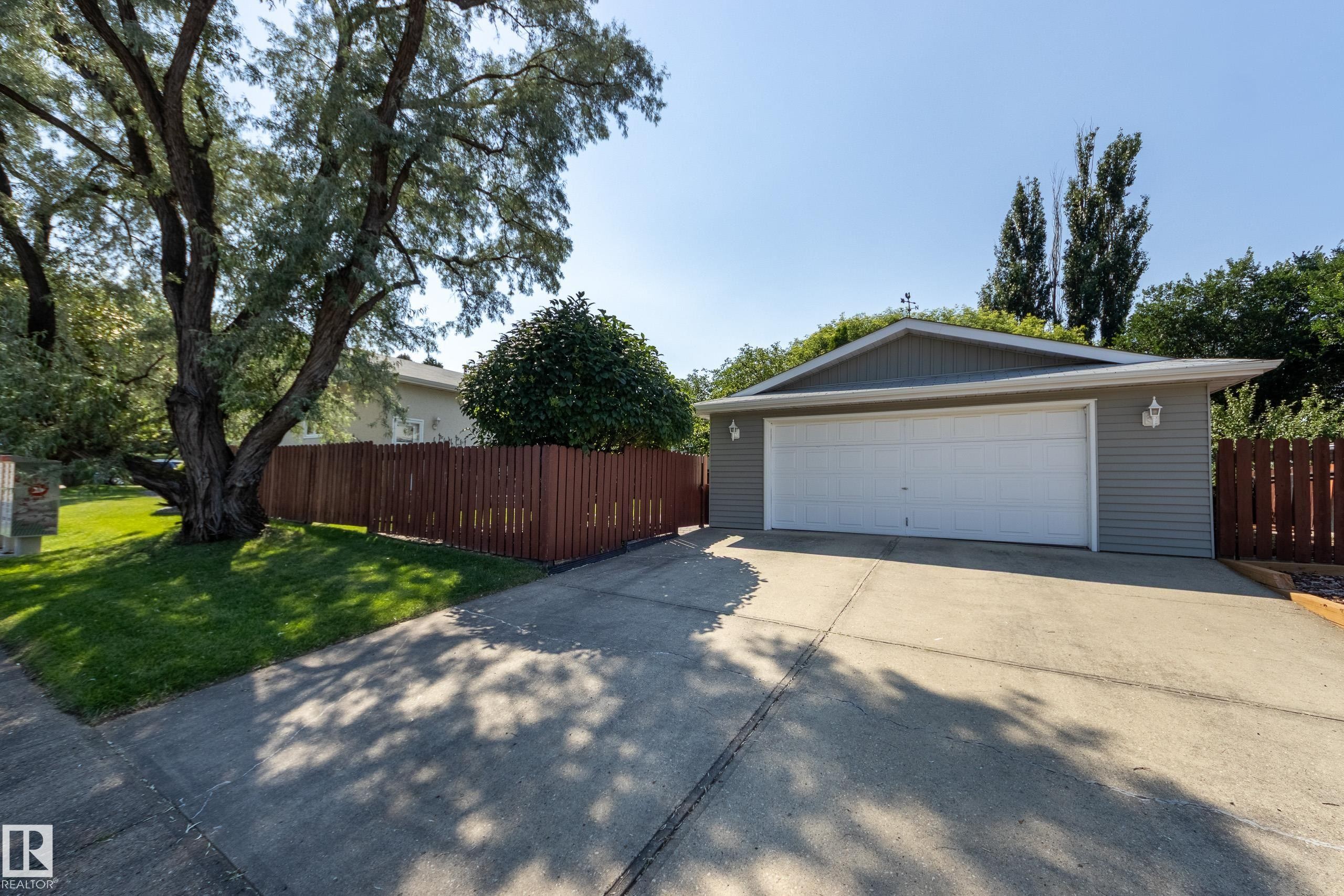 4904 11 Avenue Nw, Edmonton, AB