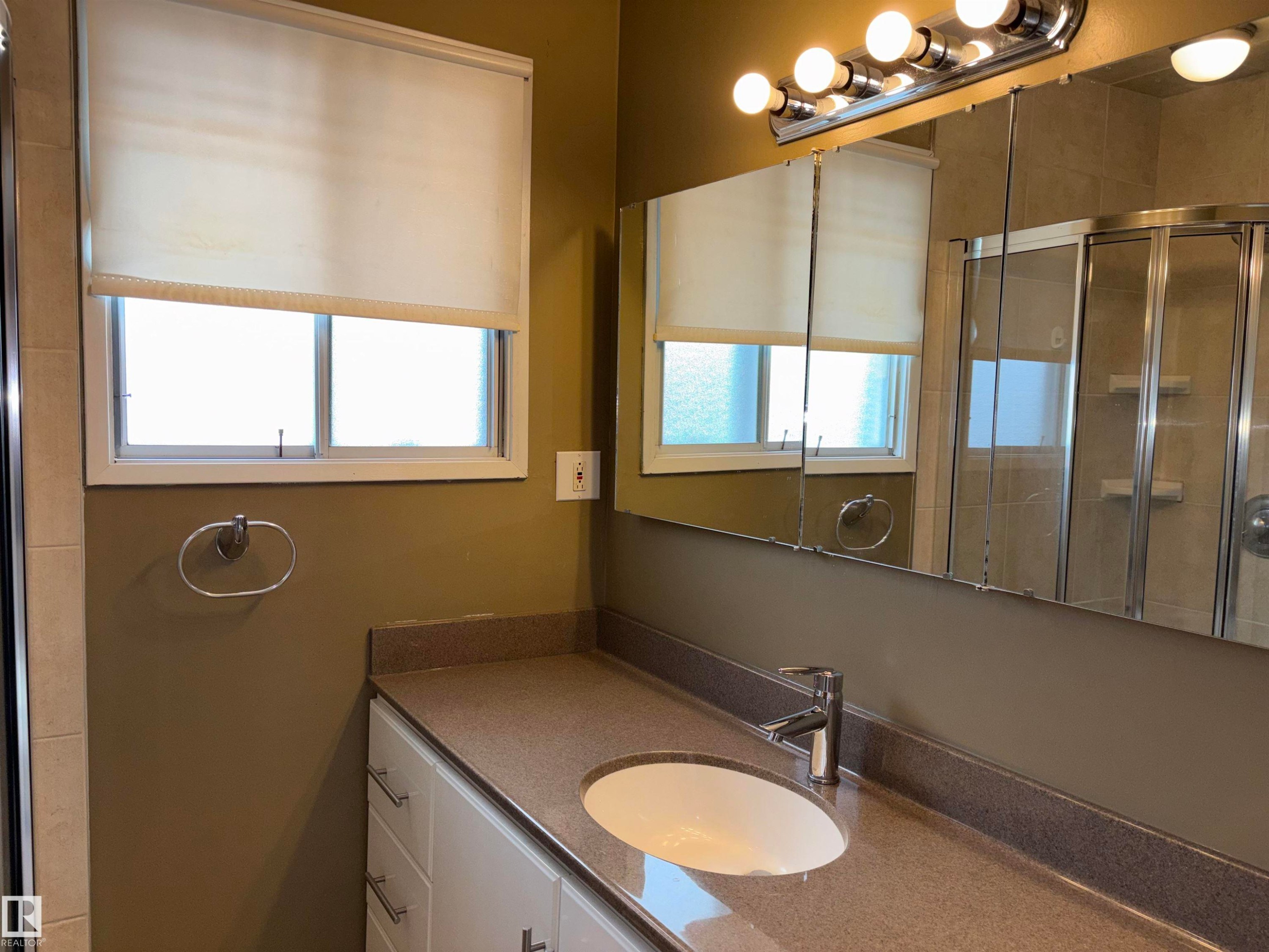 4027 74 Street Nw, Edmonton, AB