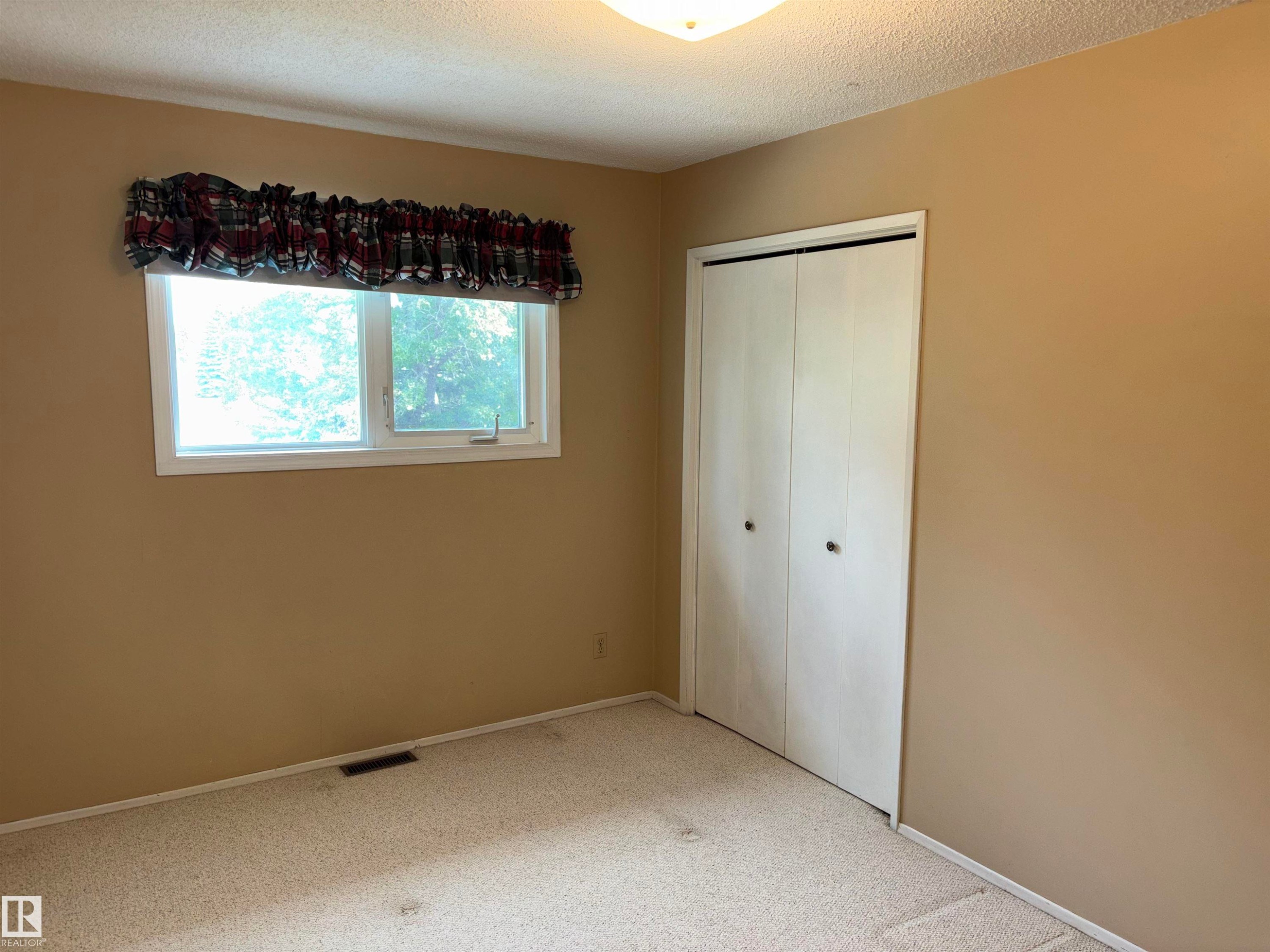 4027 74 Street Nw, Edmonton, AB