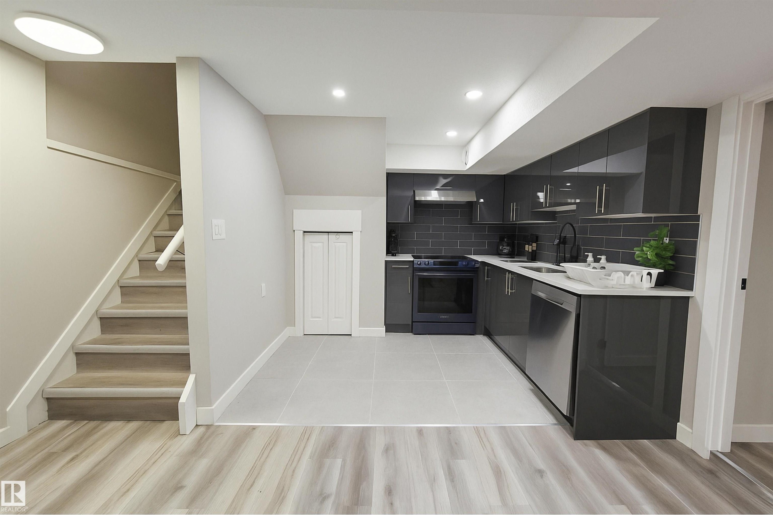 4203 83 Street Nw, Edmonton, AB