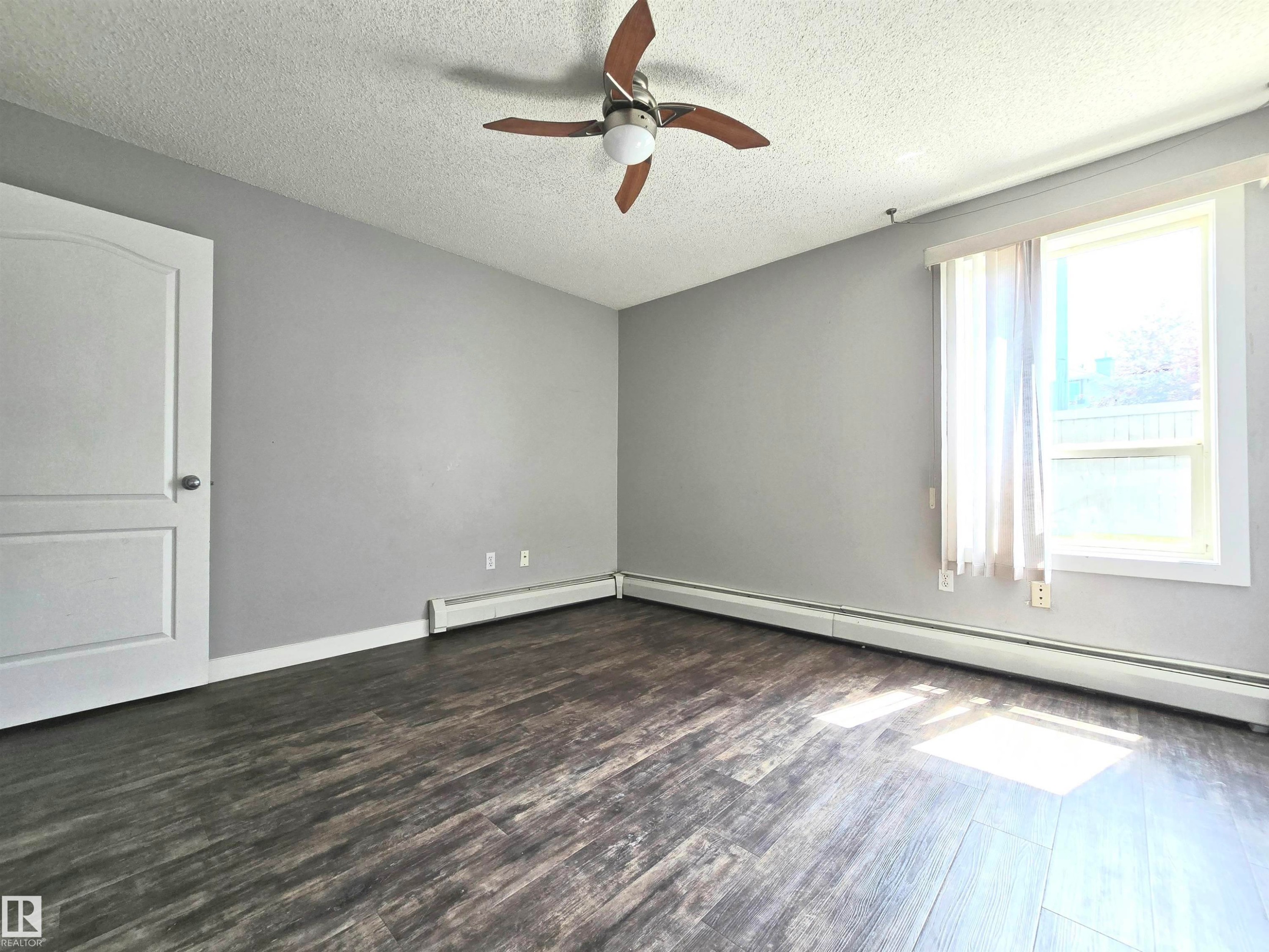 #105 155 Edwards Dr Sw, Edmonton, AB - Indoor Photo Showing Other Room