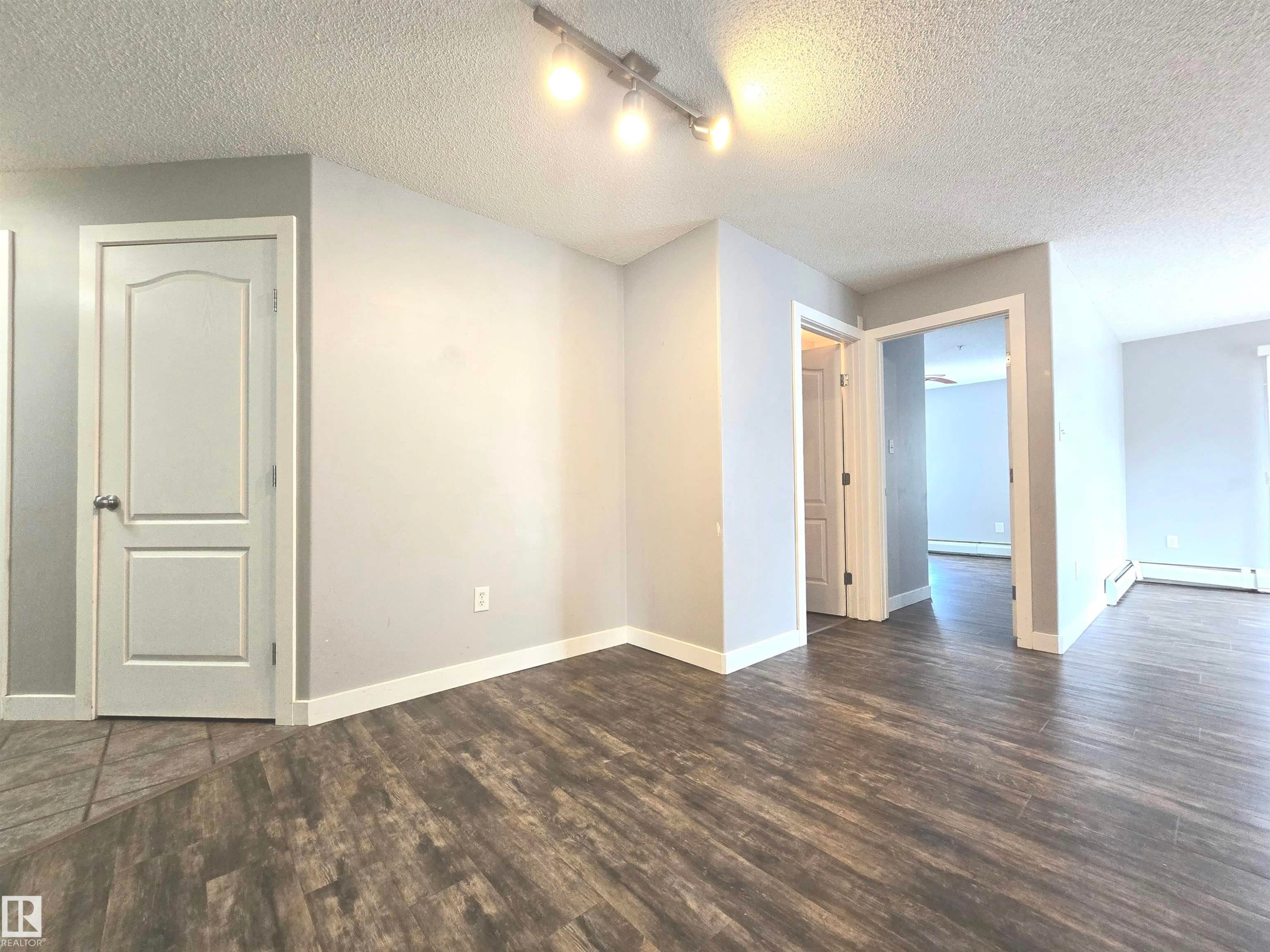 #105 155 Edwards Dr Sw, Edmonton, AB - Indoor Photo Showing Other Room