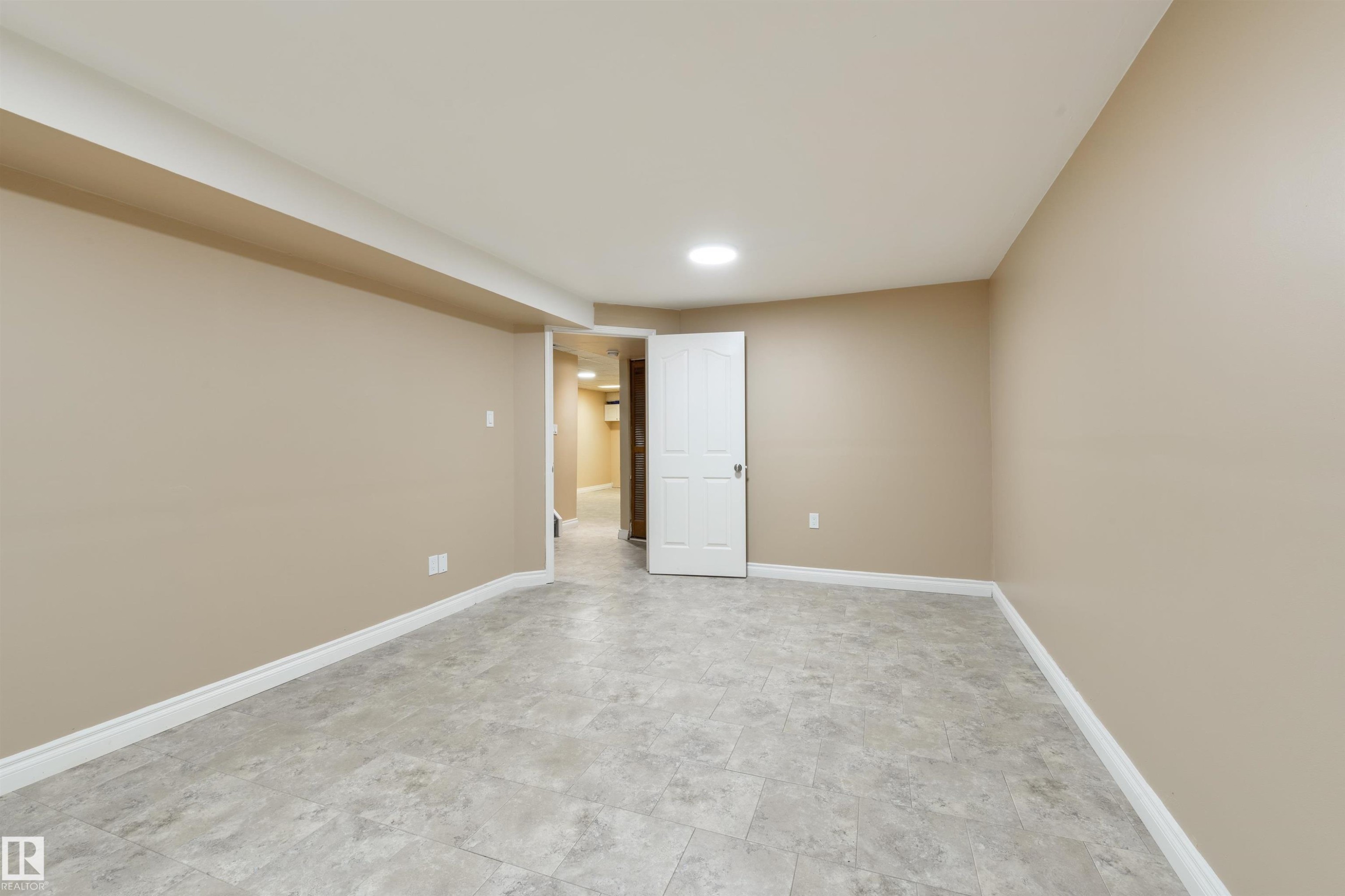 8019 141 Avenue Nw, Edmonton, AB