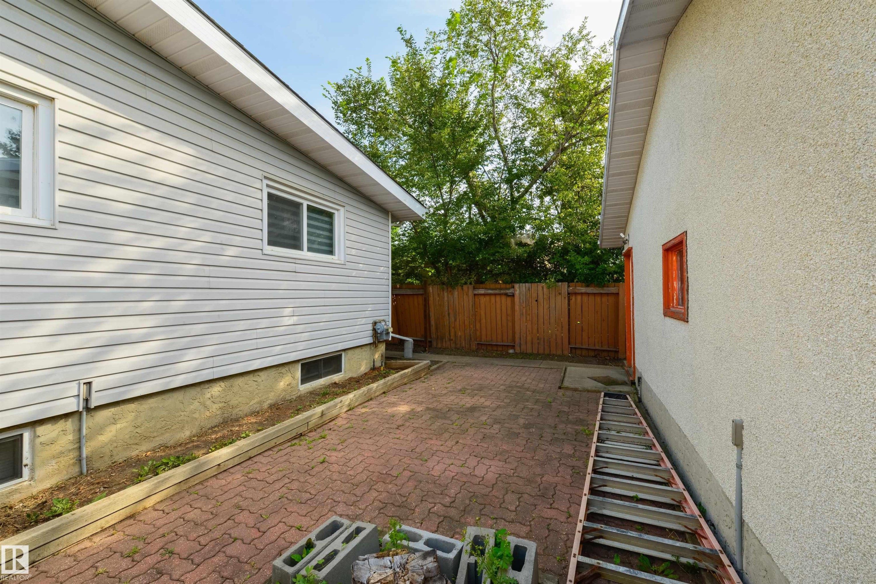 8019 141 Avenue Nw, Edmonton, AB