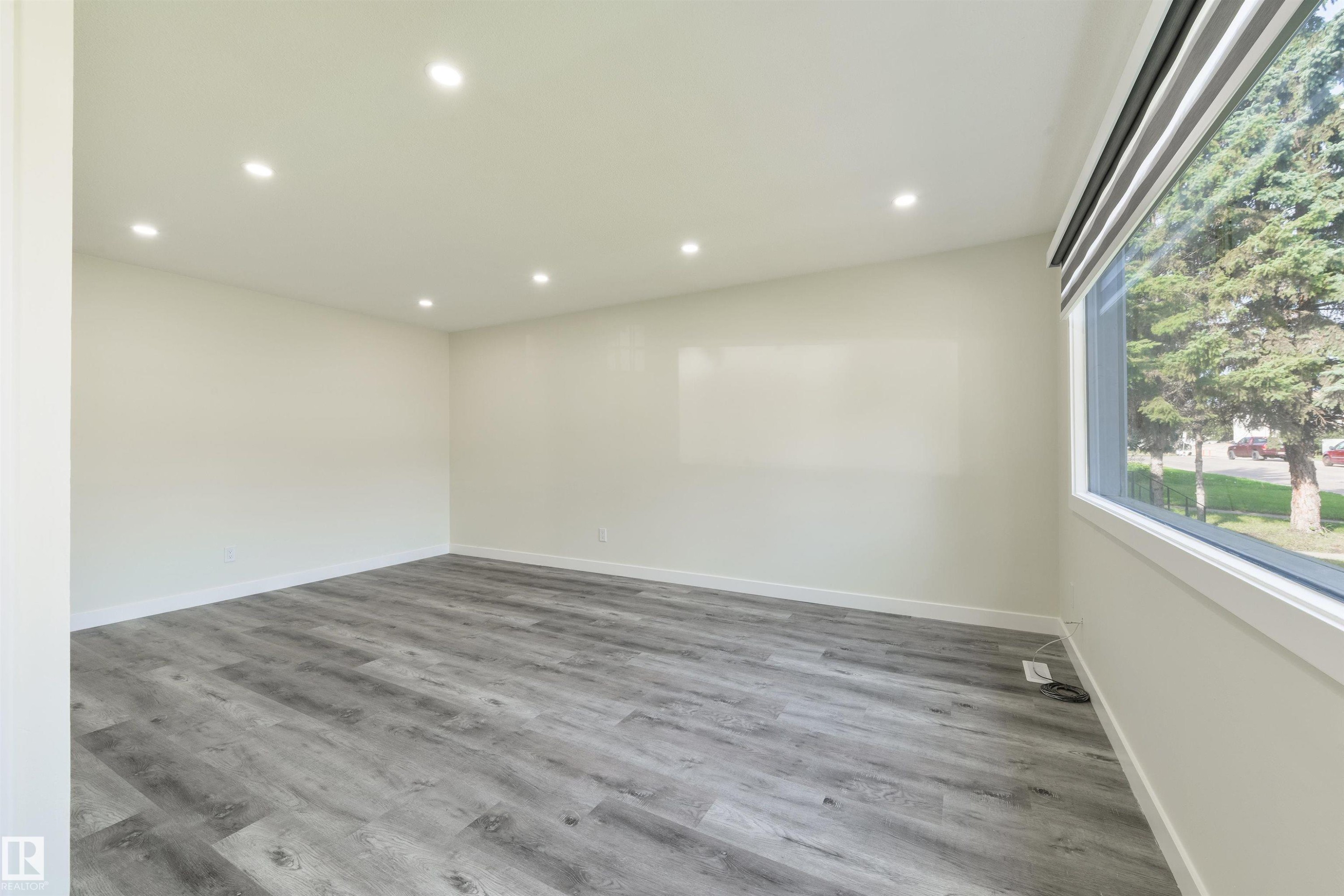 8019 141 Avenue Nw, Edmonton, AB