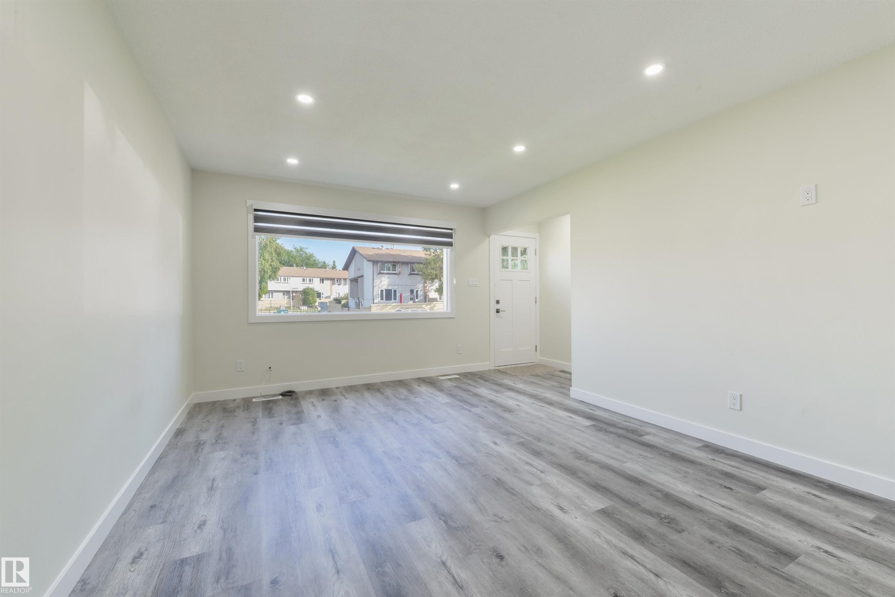 8019 141 Avenue Nw, Edmonton, AB